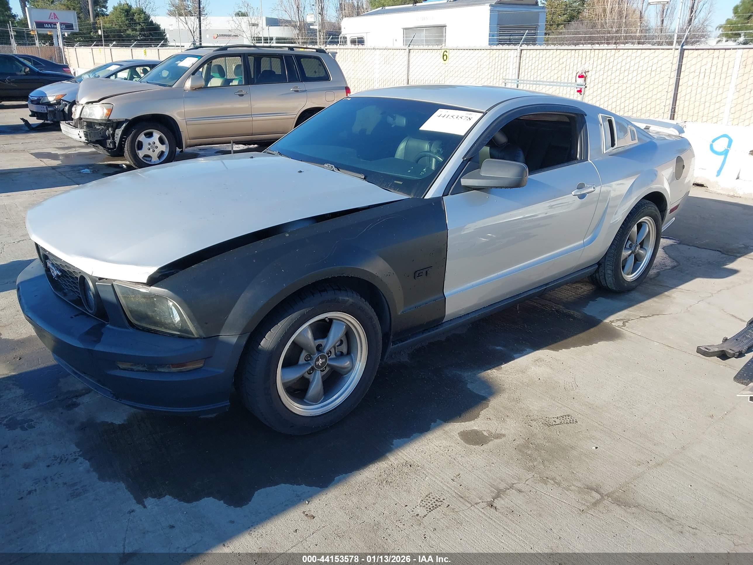FORD MUSTANG image 2