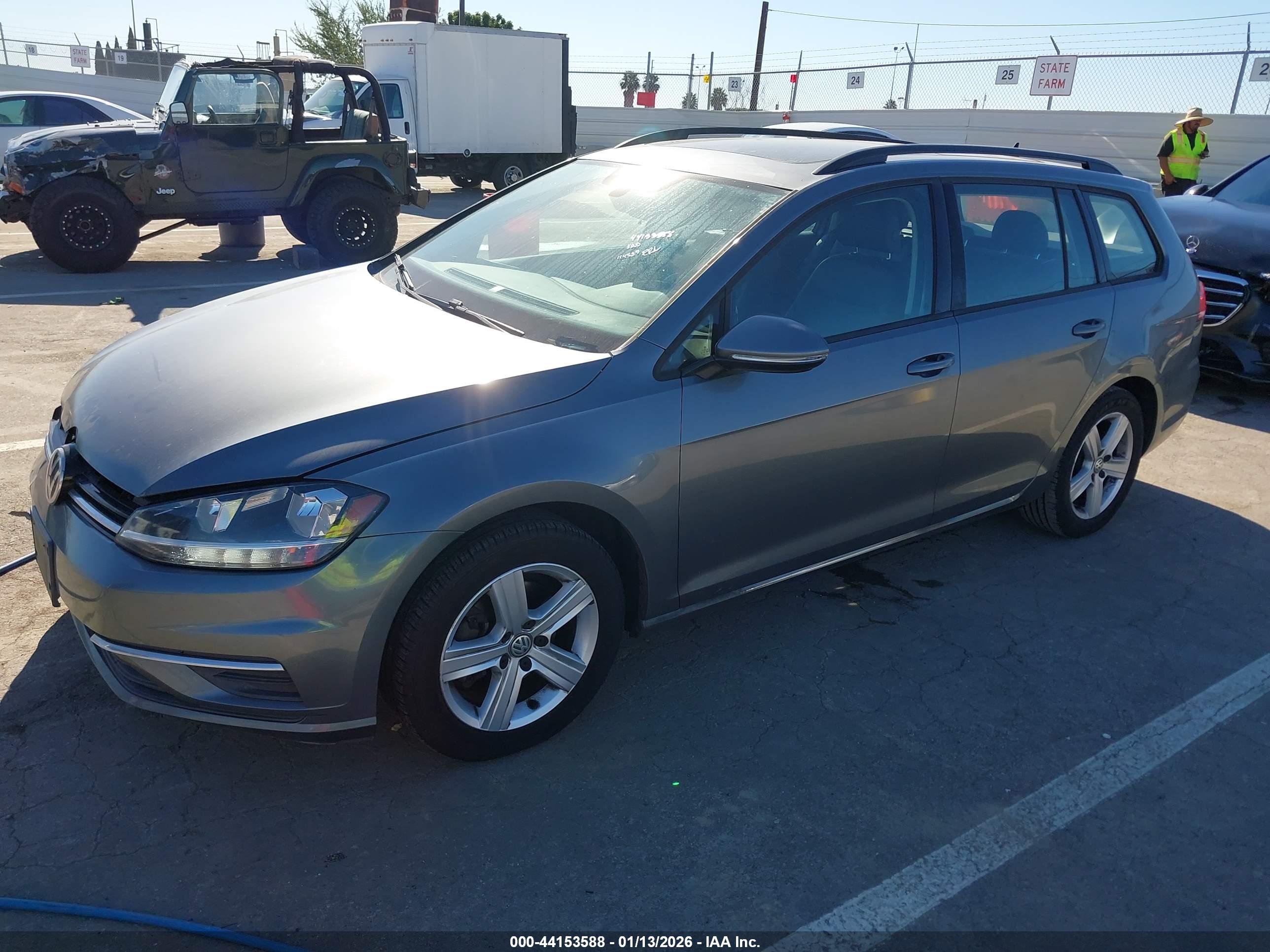 VOLKSWAGEN GOLF image 2