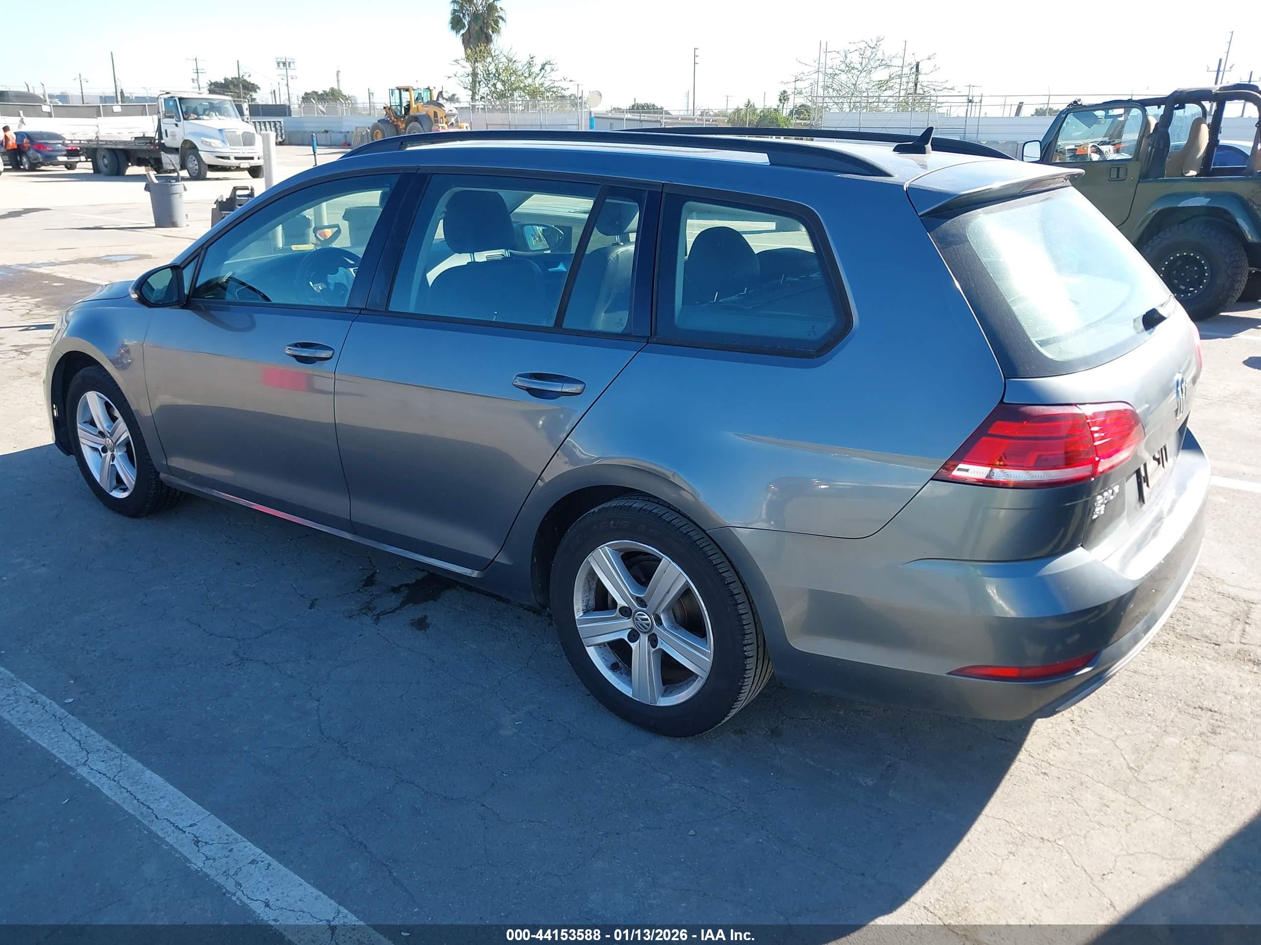 VOLKSWAGEN GOLF image 3
