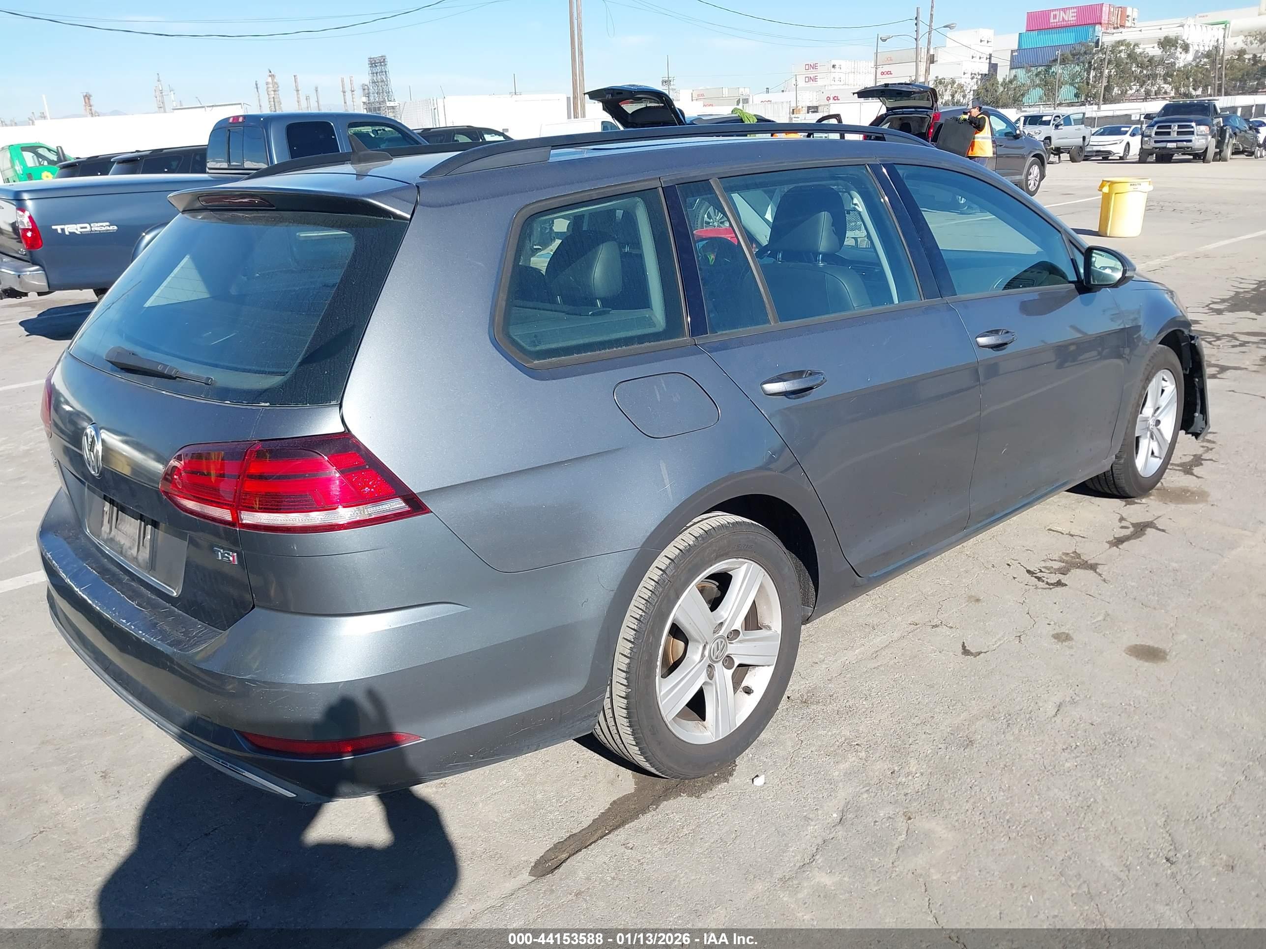 VOLKSWAGEN GOLF image 4