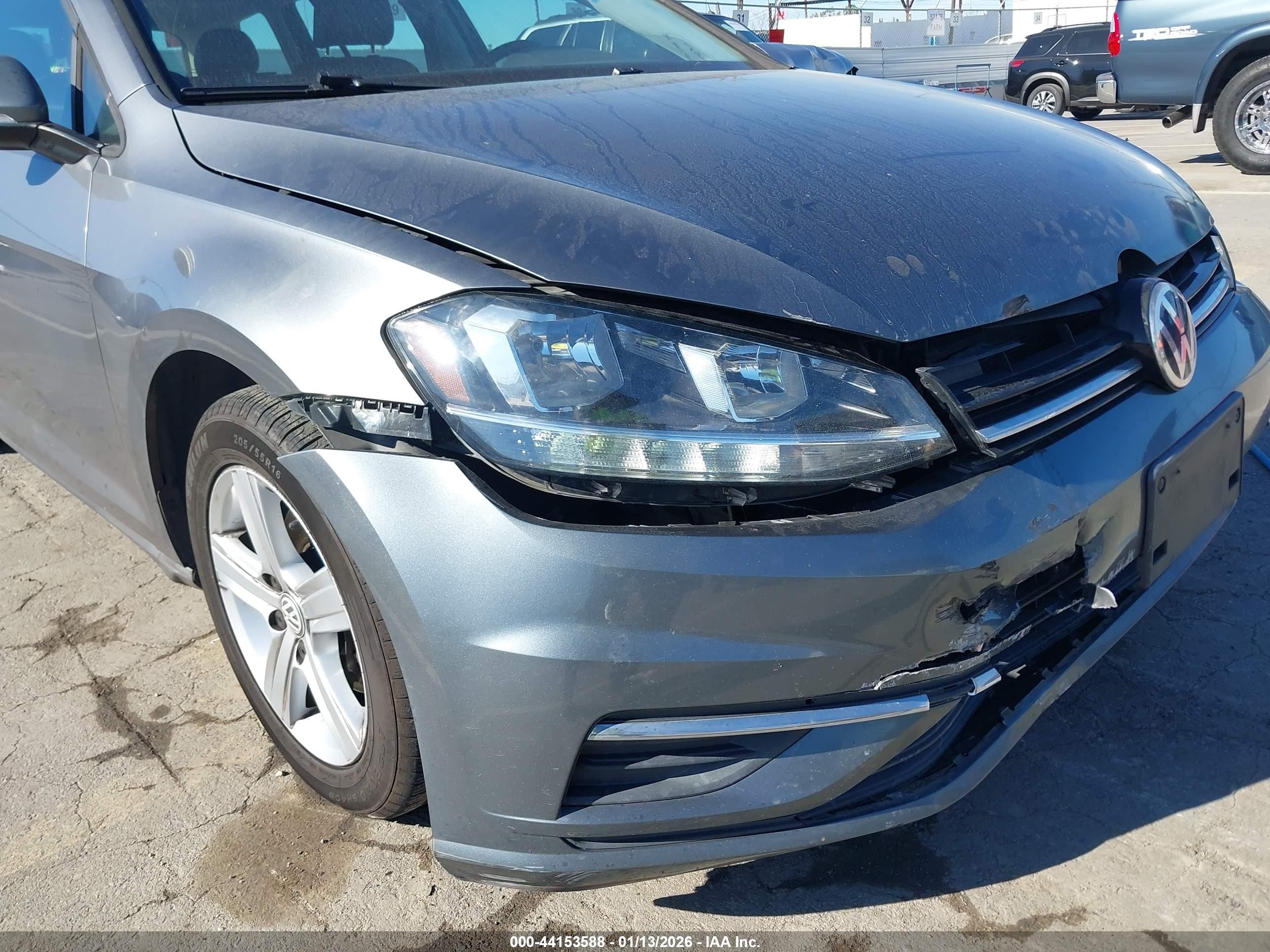 VOLKSWAGEN GOLF image 6