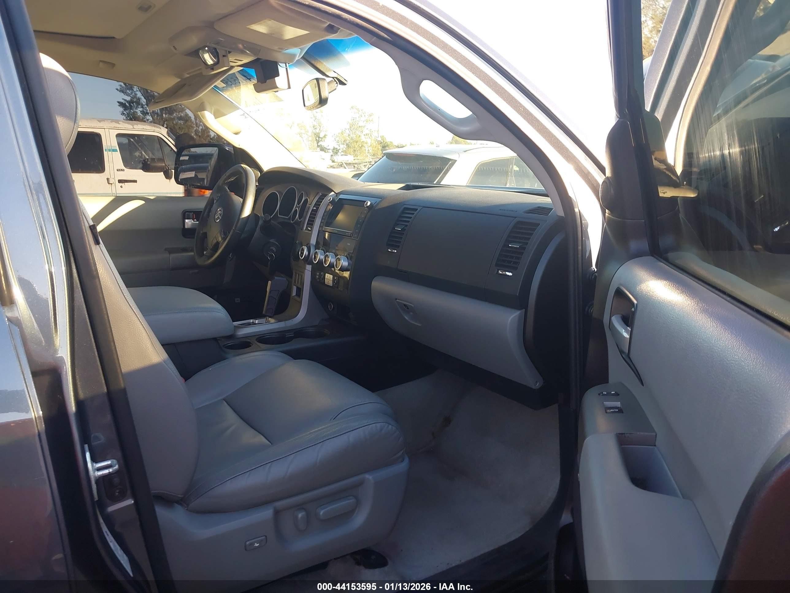 TOYOTA SEQUOIA image 5