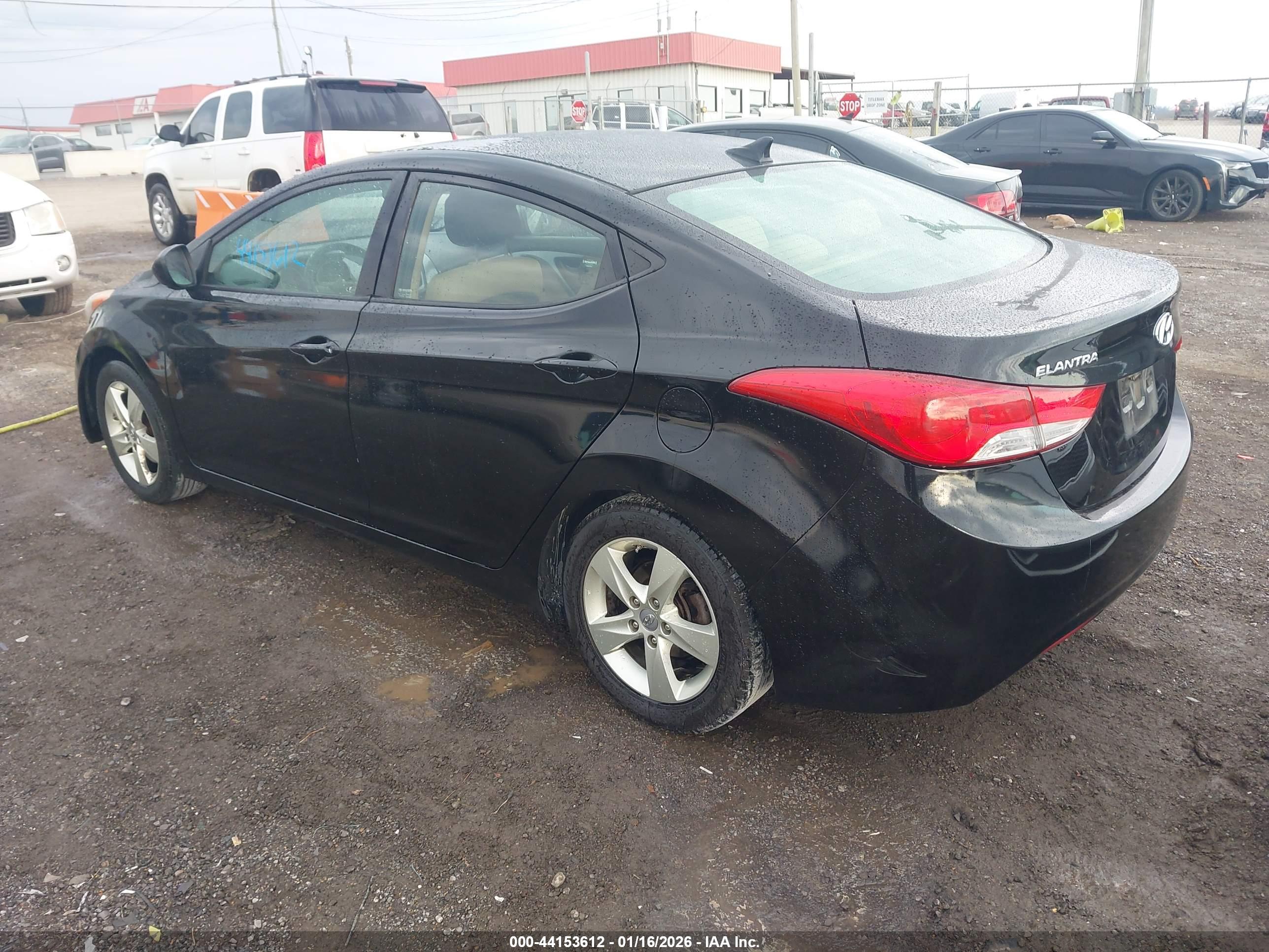 HYUNDAI ELANTRA image 3