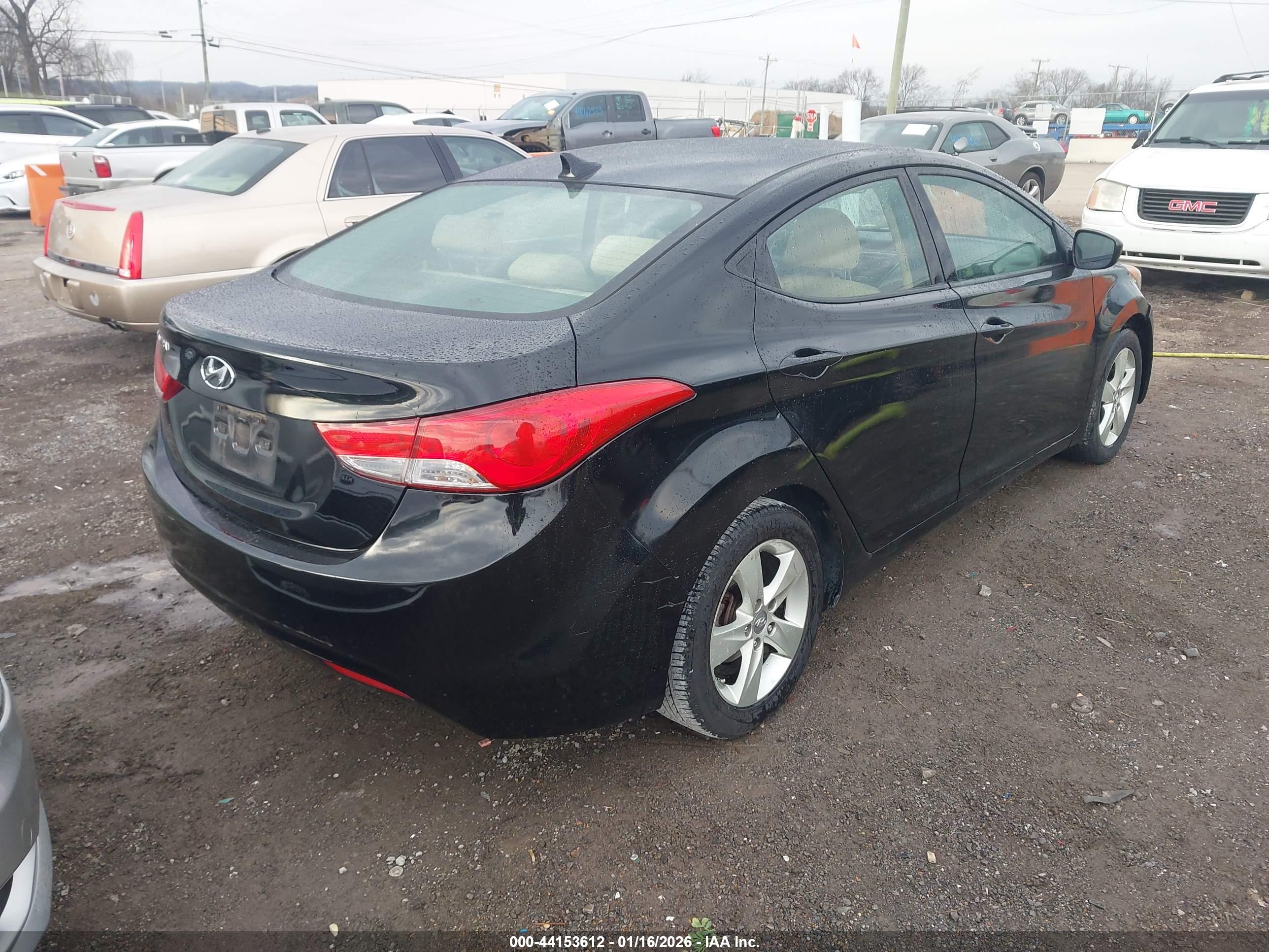 HYUNDAI ELANTRA image 4