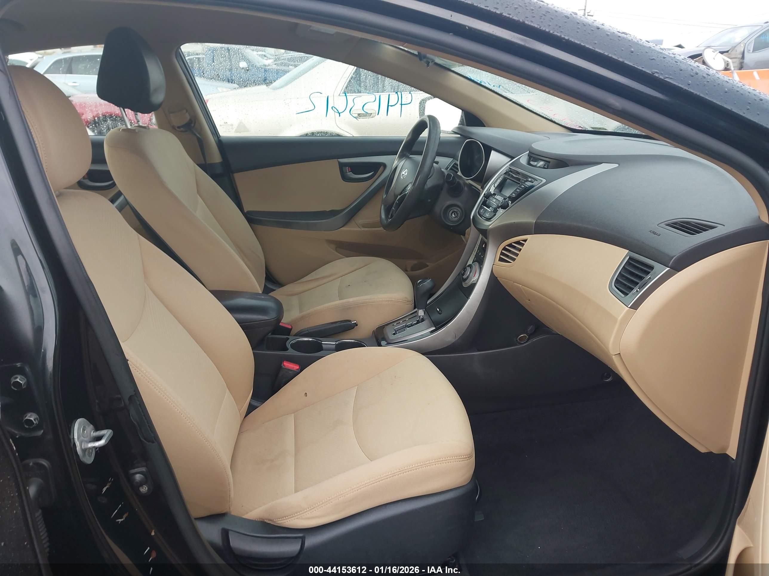 HYUNDAI ELANTRA image 5