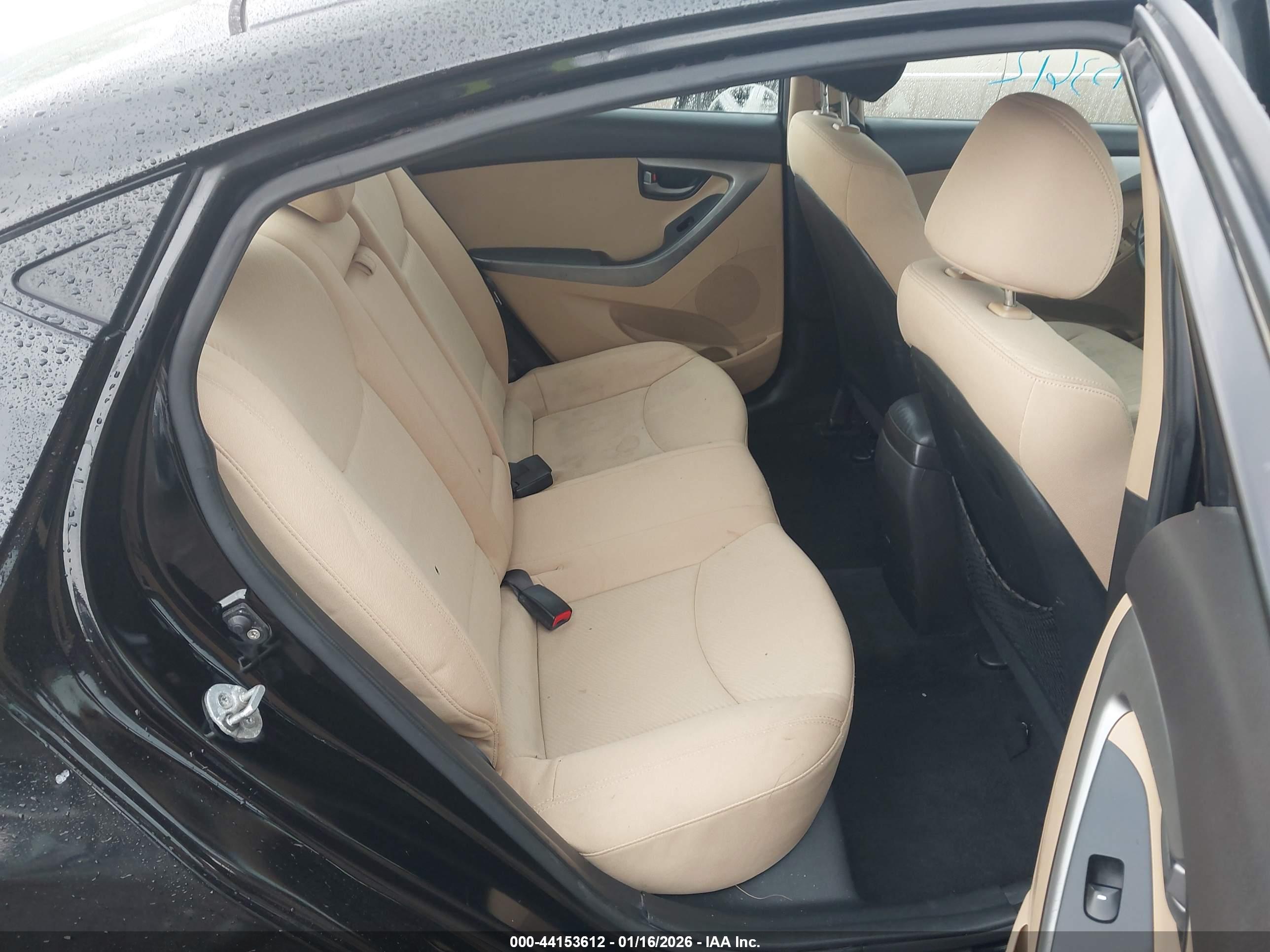 HYUNDAI ELANTRA image 8
