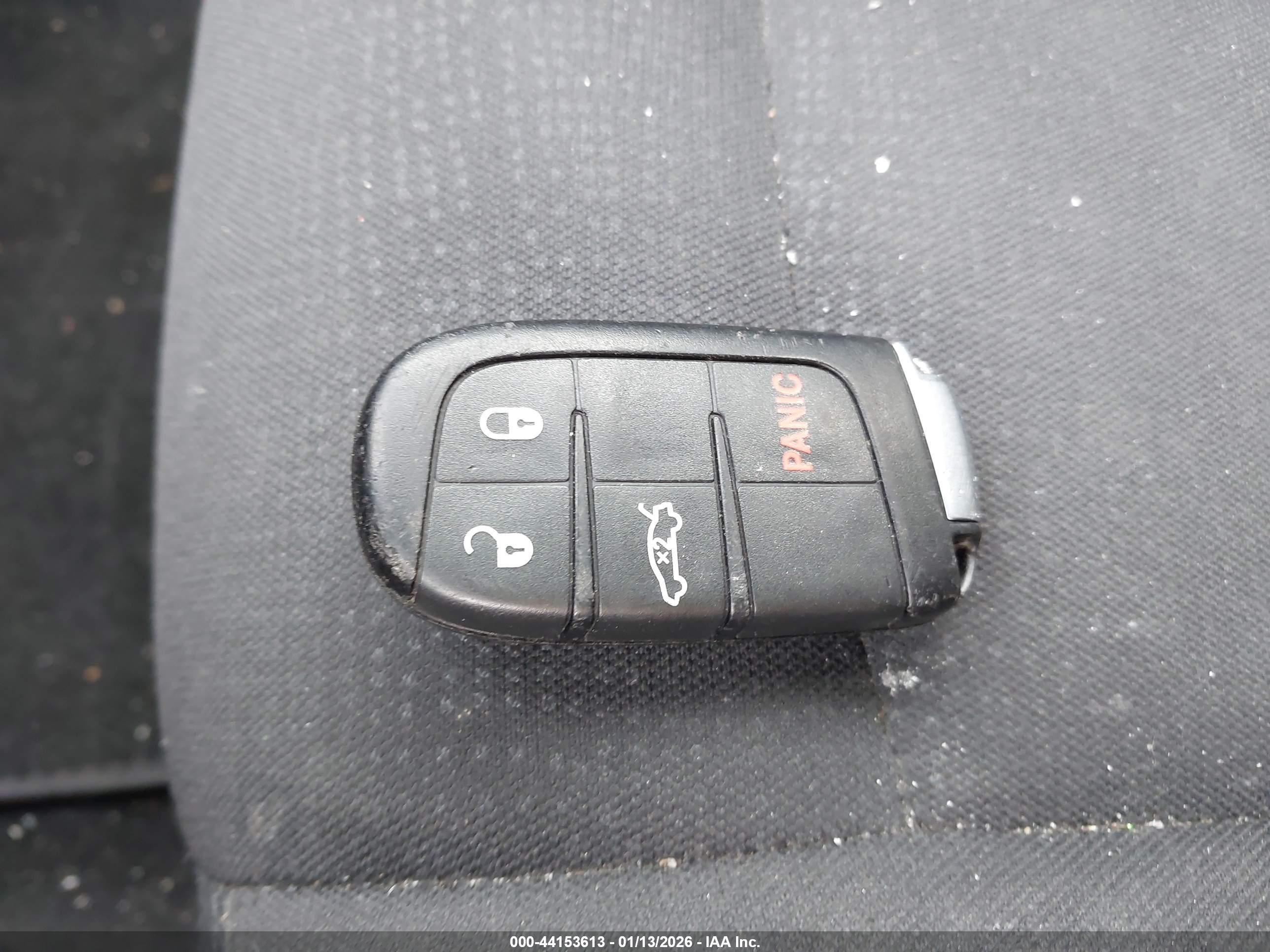 CHRYSLER 200 image 11