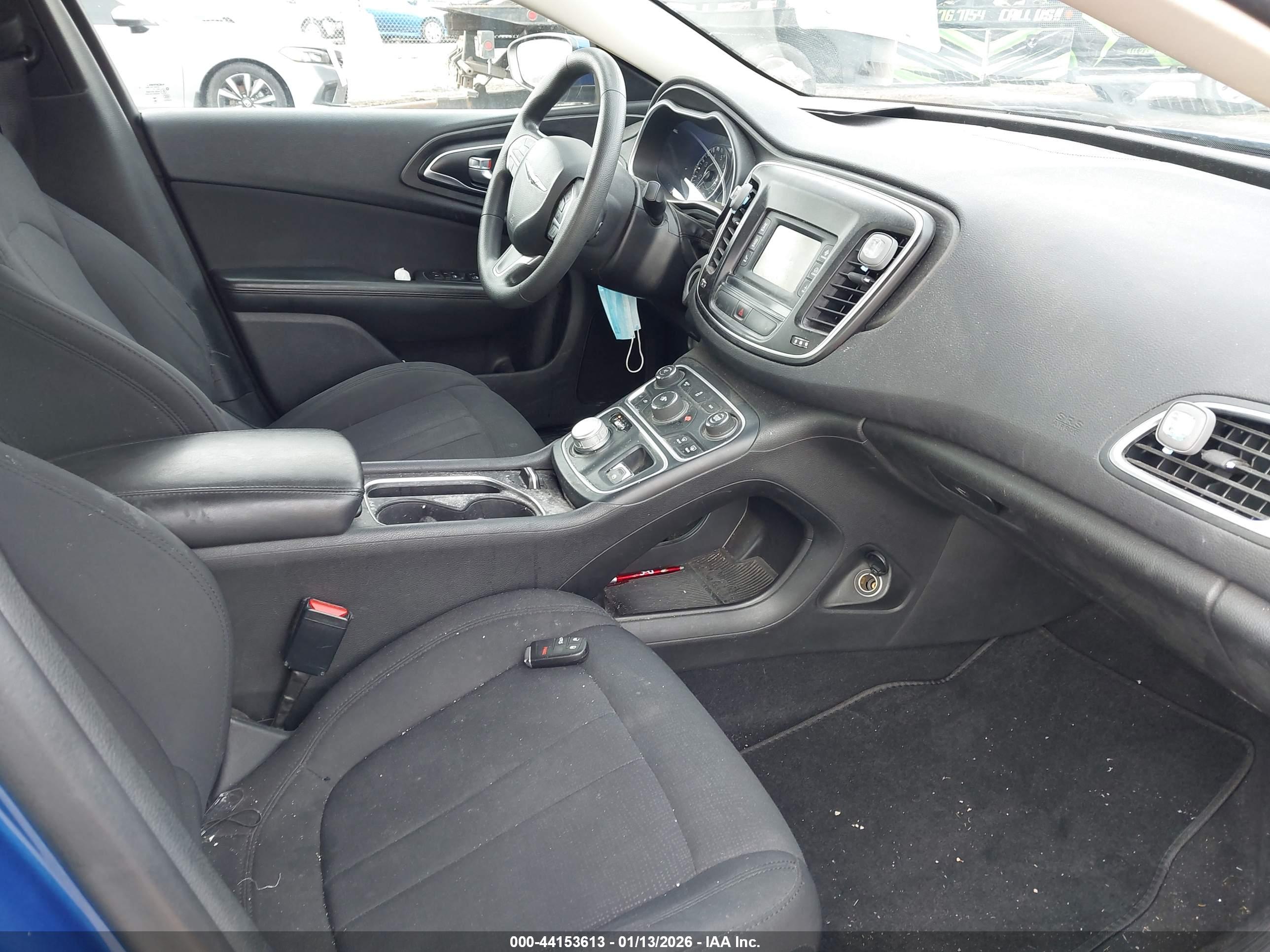 CHRYSLER 200 image 5