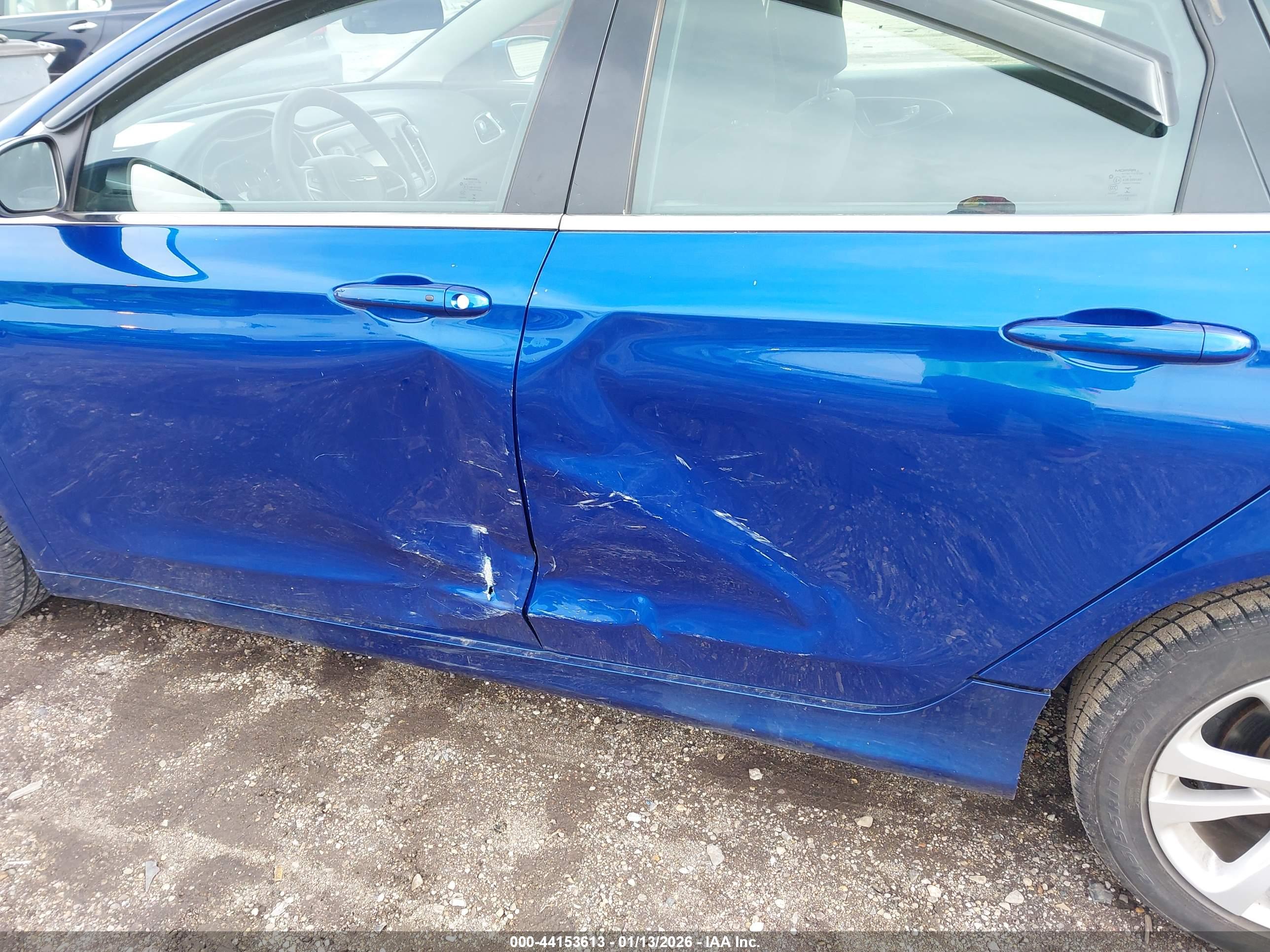 CHRYSLER 200 image 6