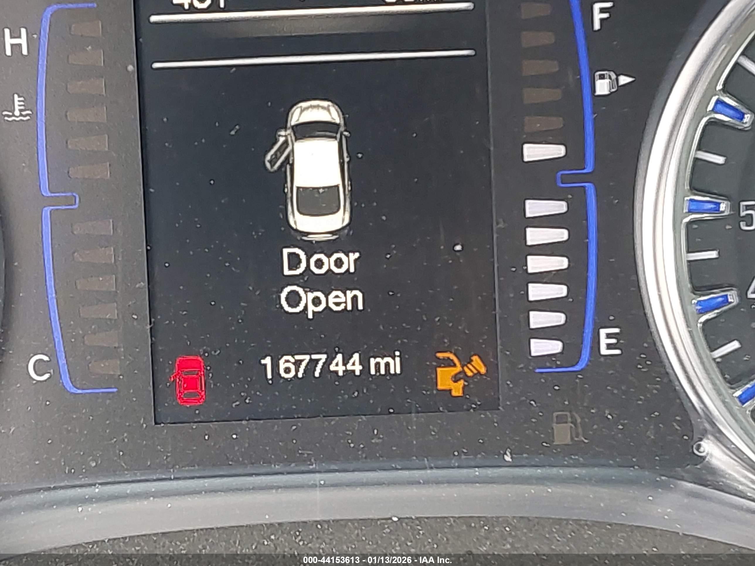 CHRYSLER 200 image 7