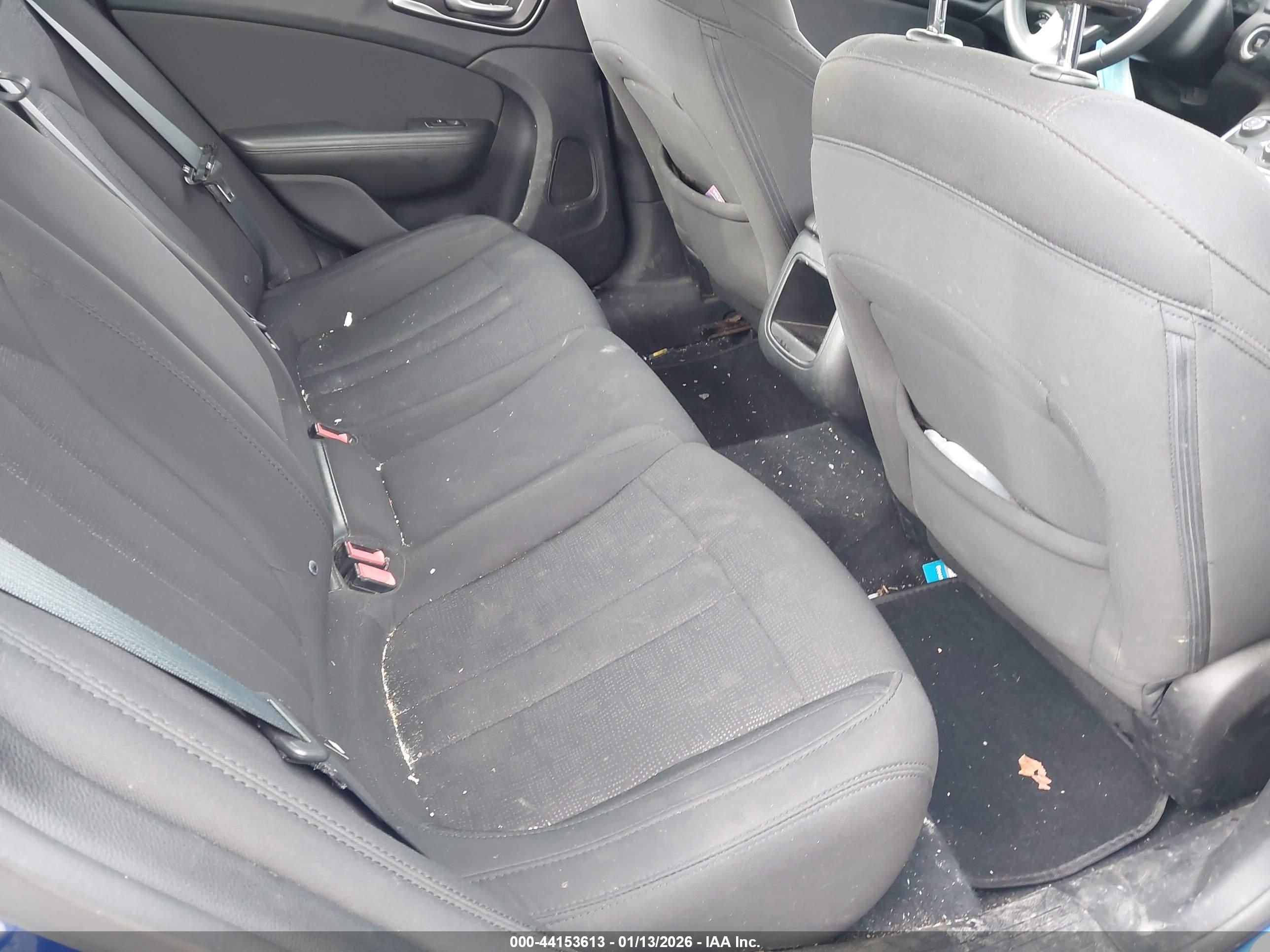 CHRYSLER 200 image 8