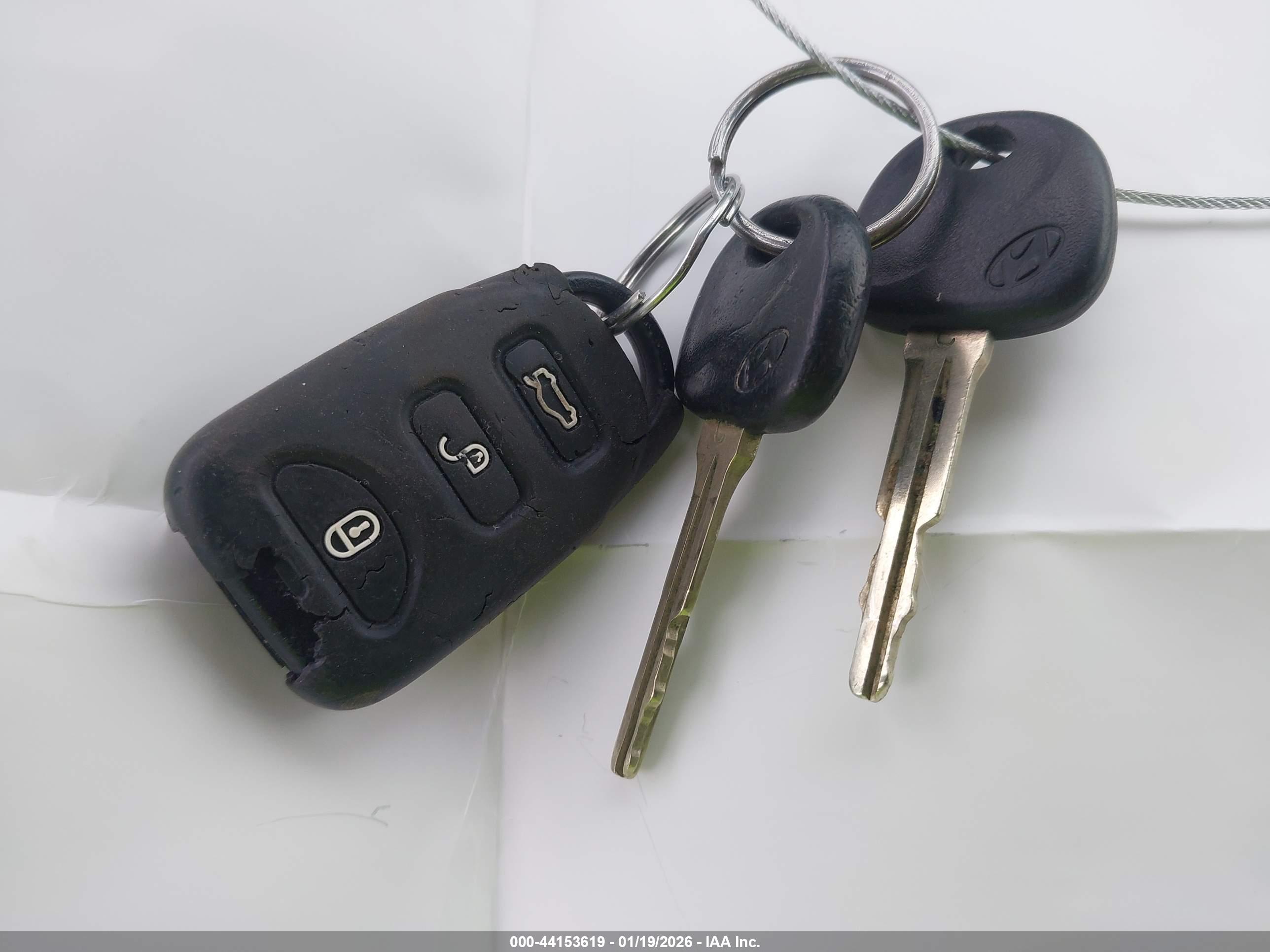 HYUNDAI ELANTRA image 11