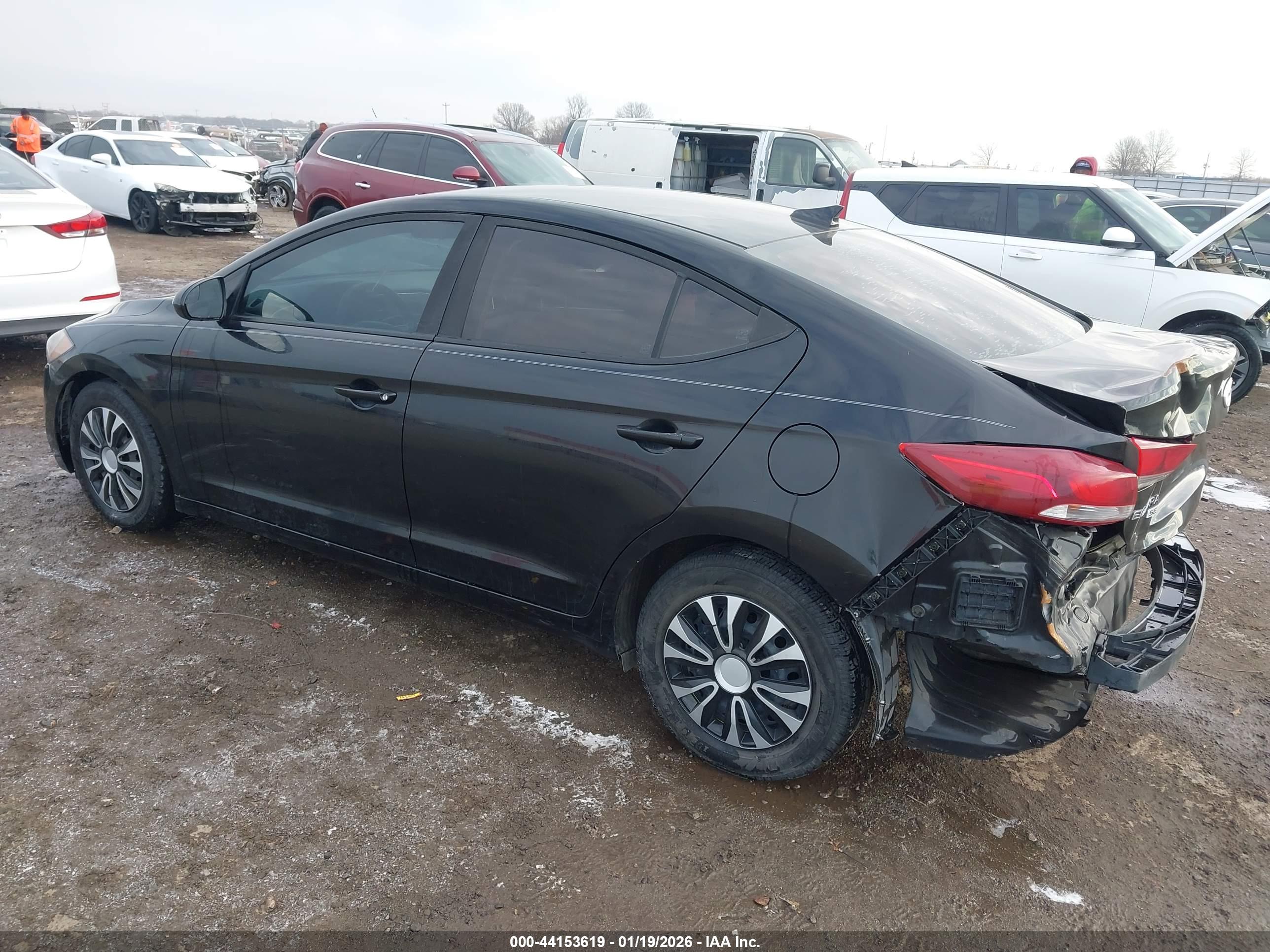 HYUNDAI ELANTRA image 3