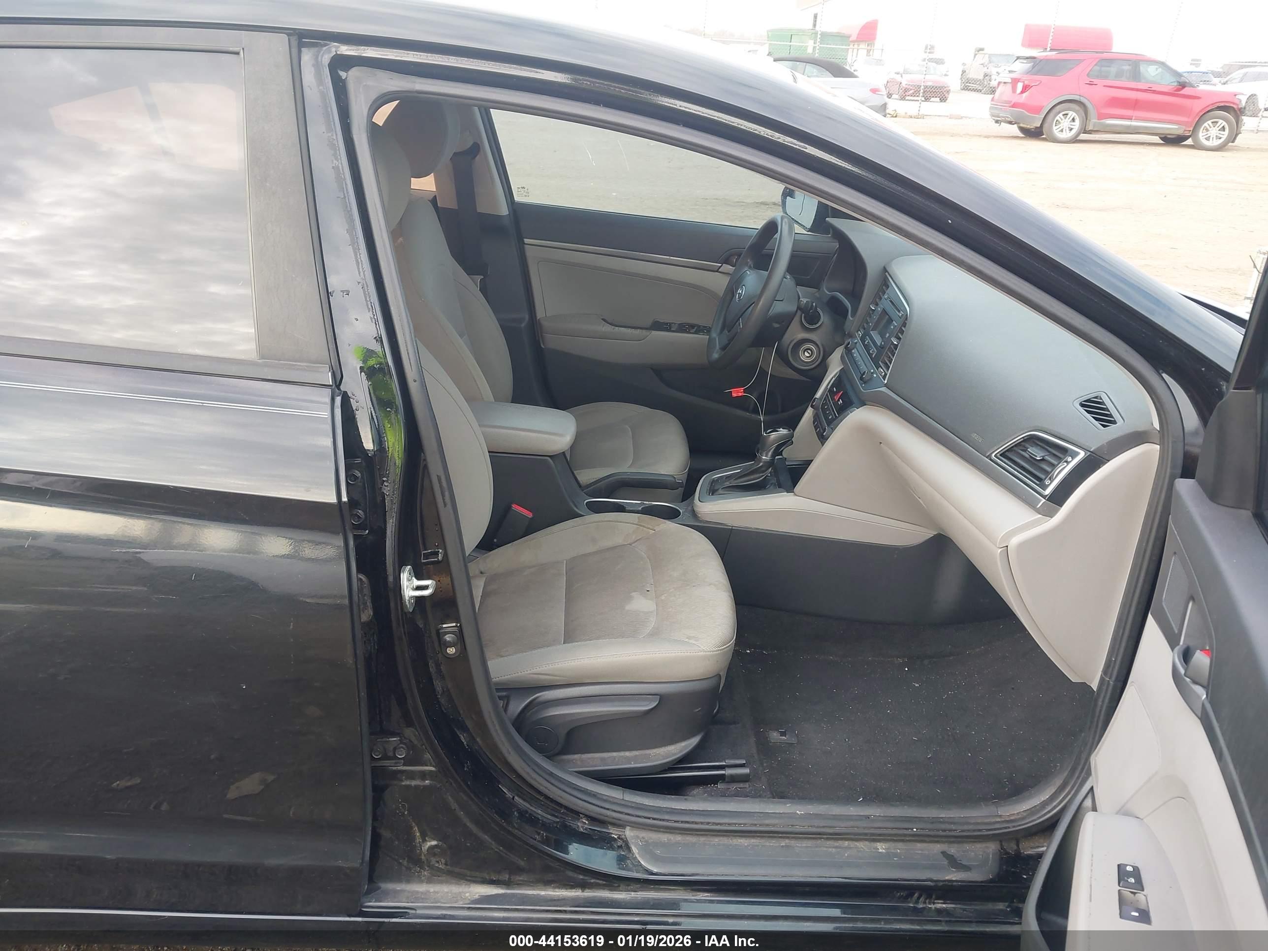 HYUNDAI ELANTRA image 5