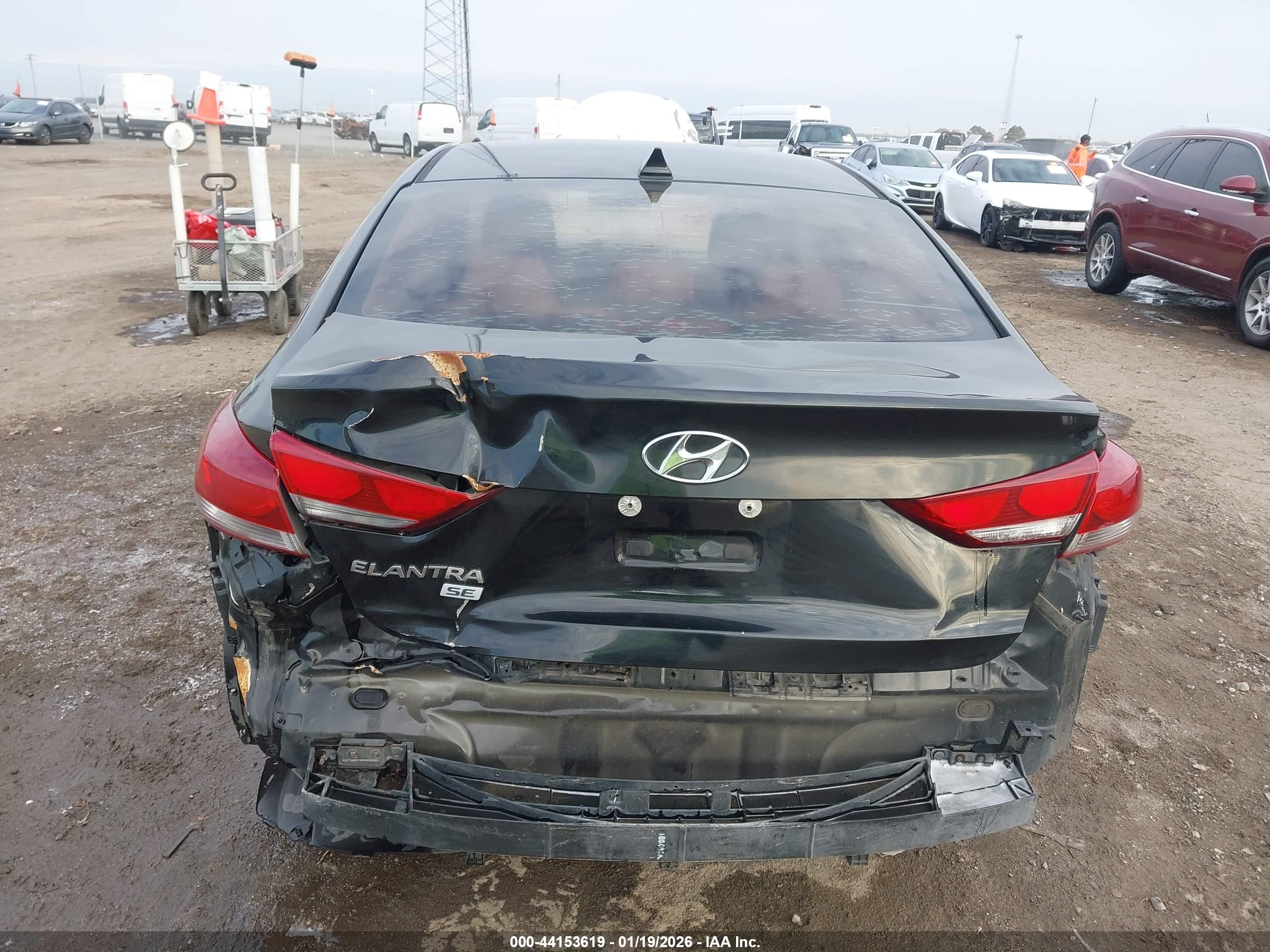 HYUNDAI ELANTRA image 6
