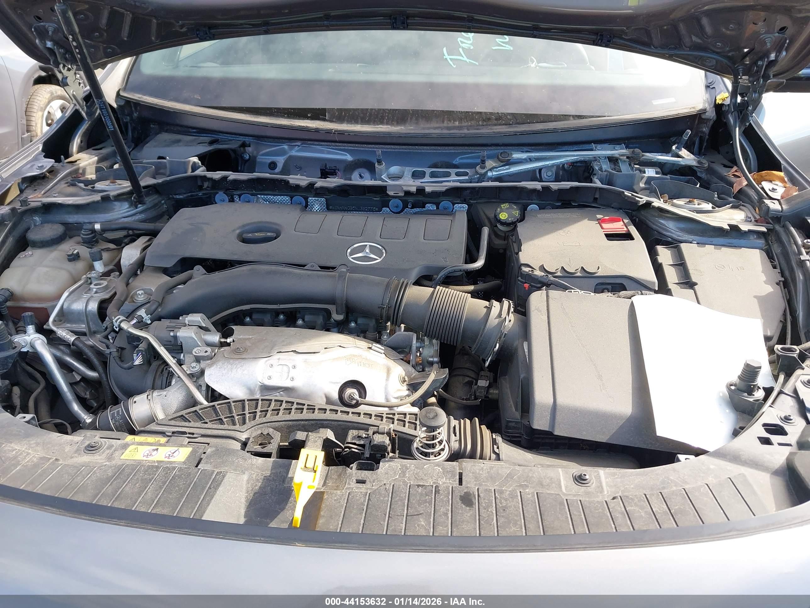 MERCEDES-BENZ GLA image 10