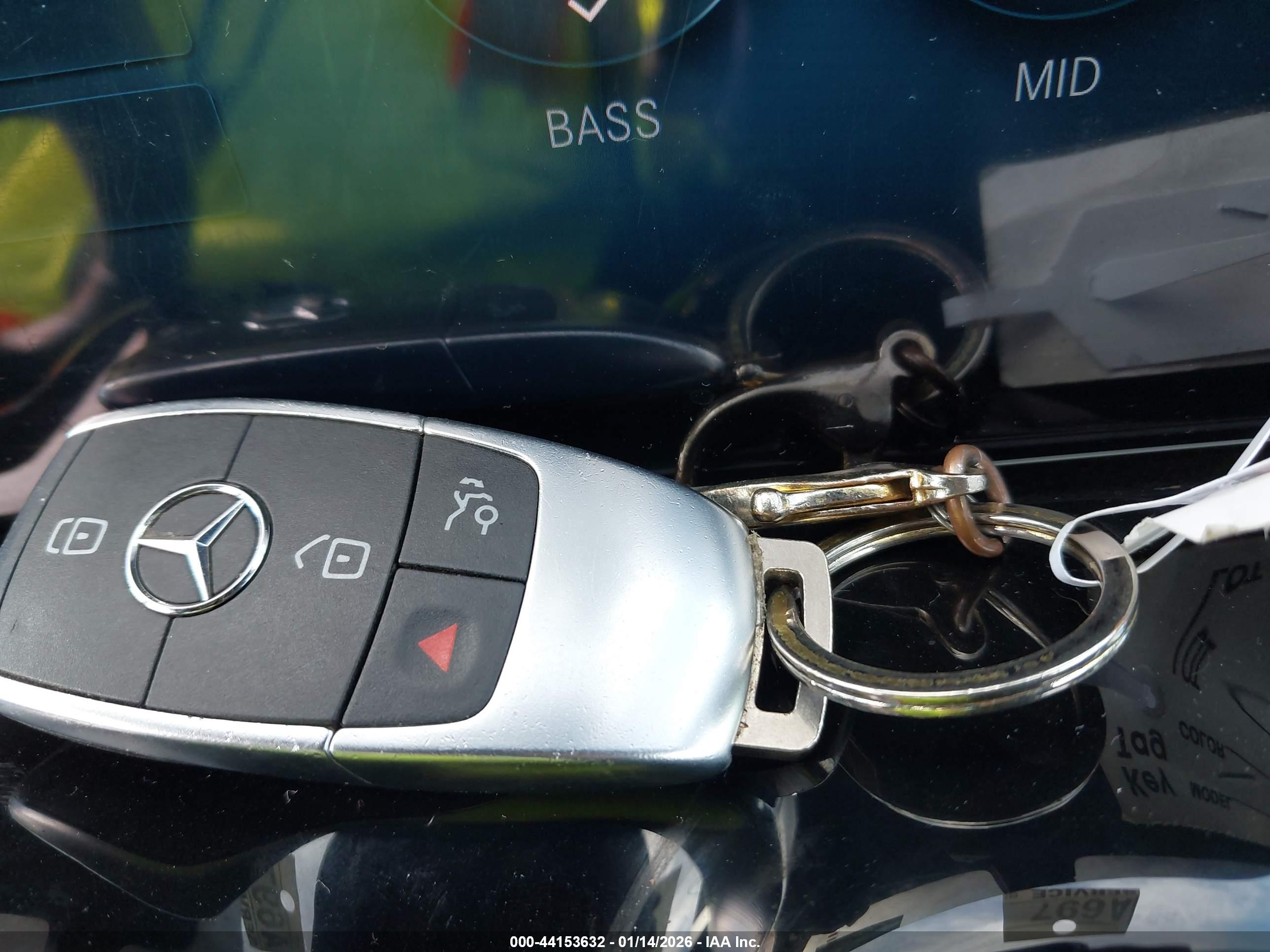 MERCEDES-BENZ GLA image 11