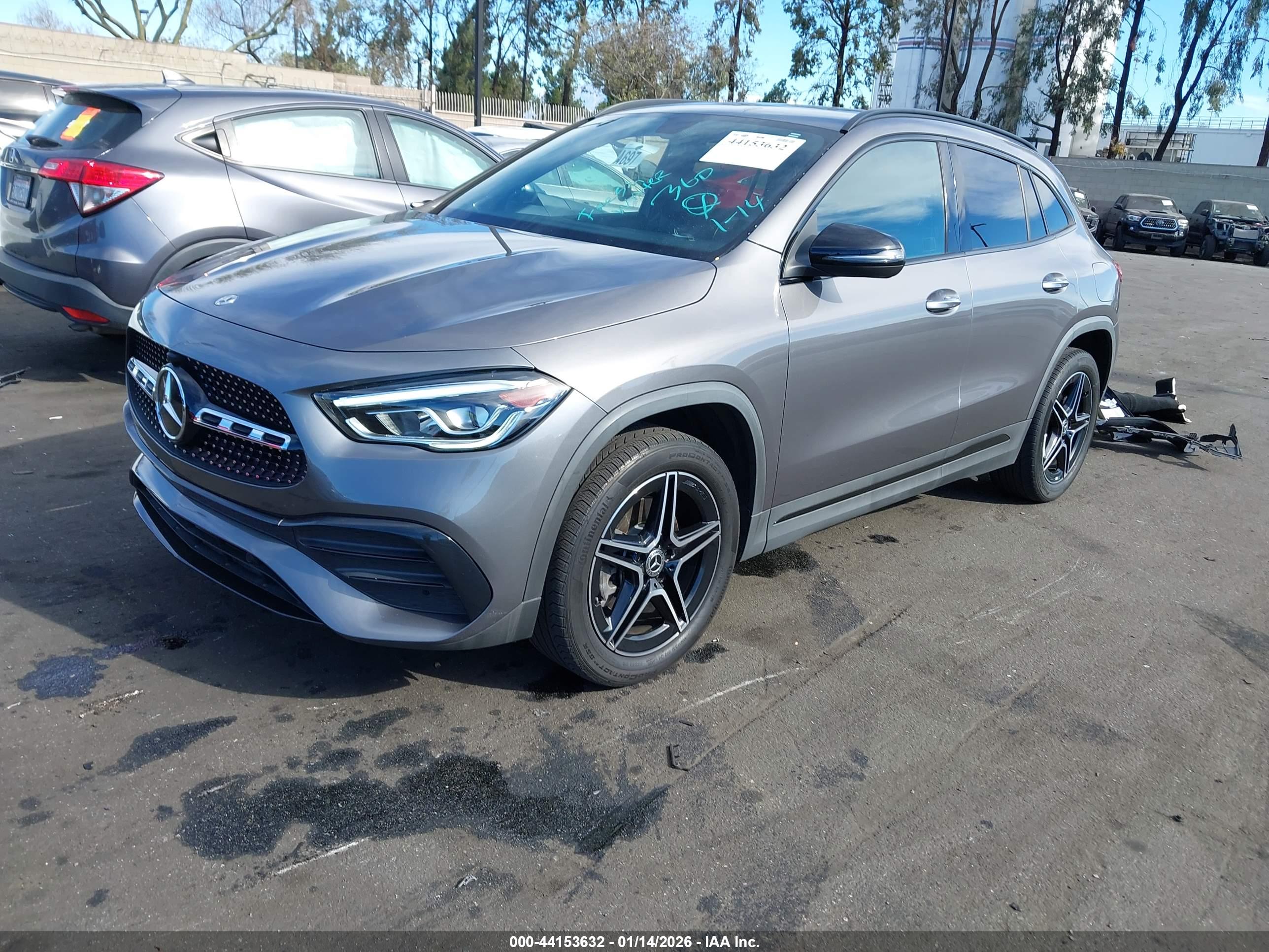 MERCEDES-BENZ GLA image 2
