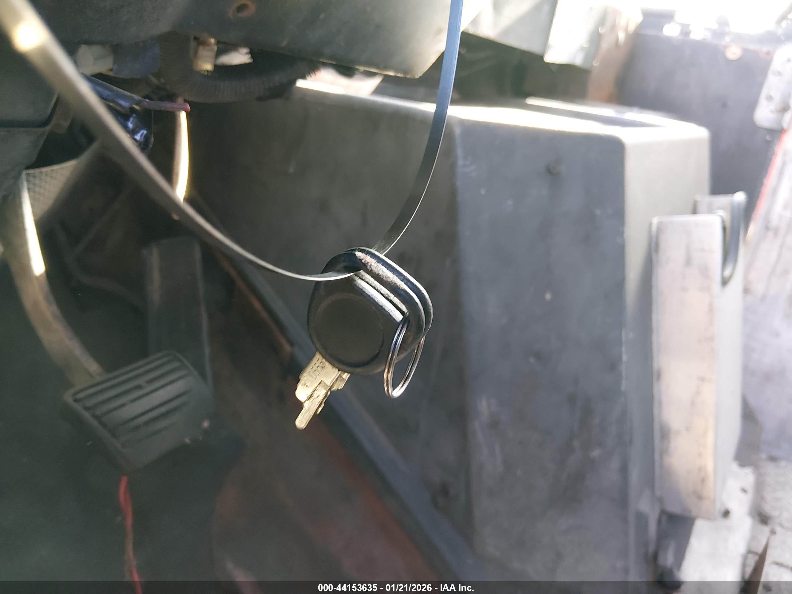 CHEVROLET P30 image 11
