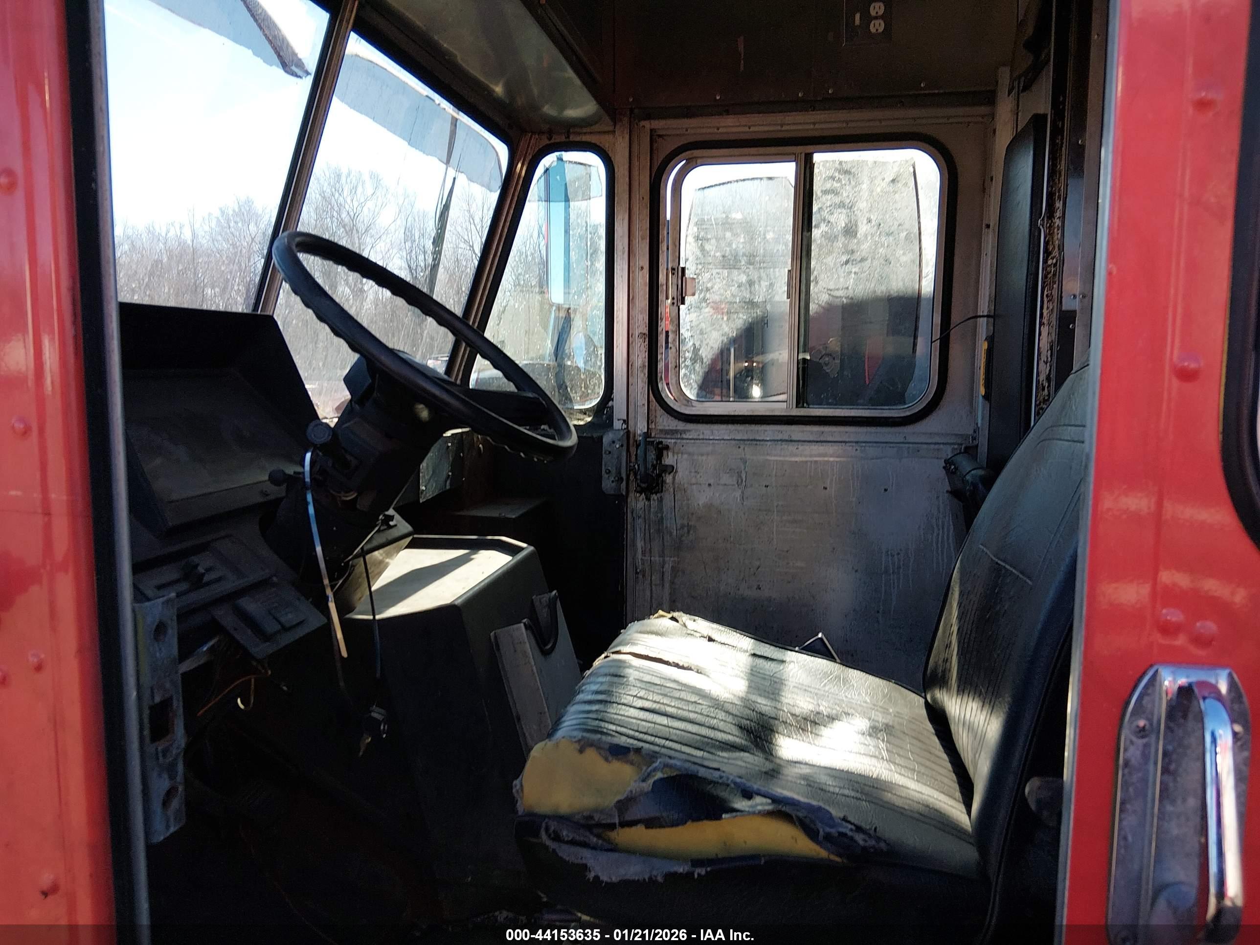 CHEVROLET P30 image 7