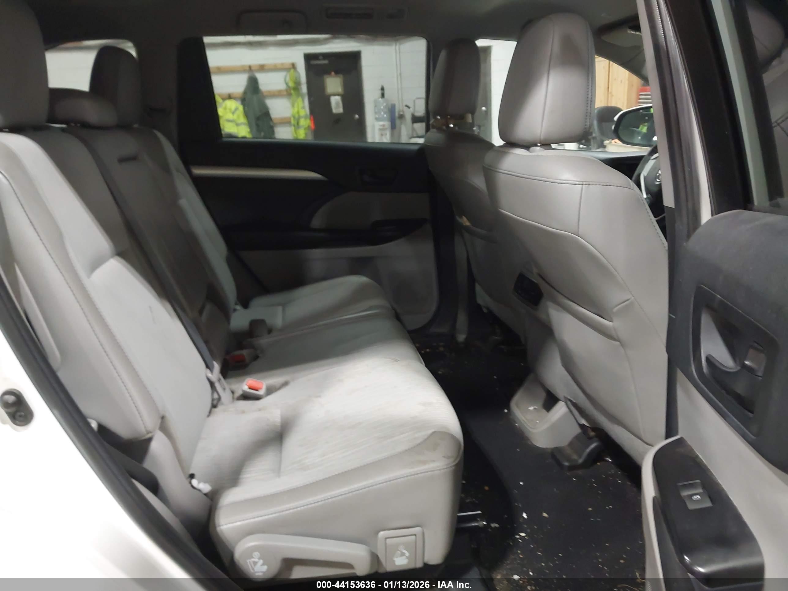 TOYOTA HIGHLANDER image 8