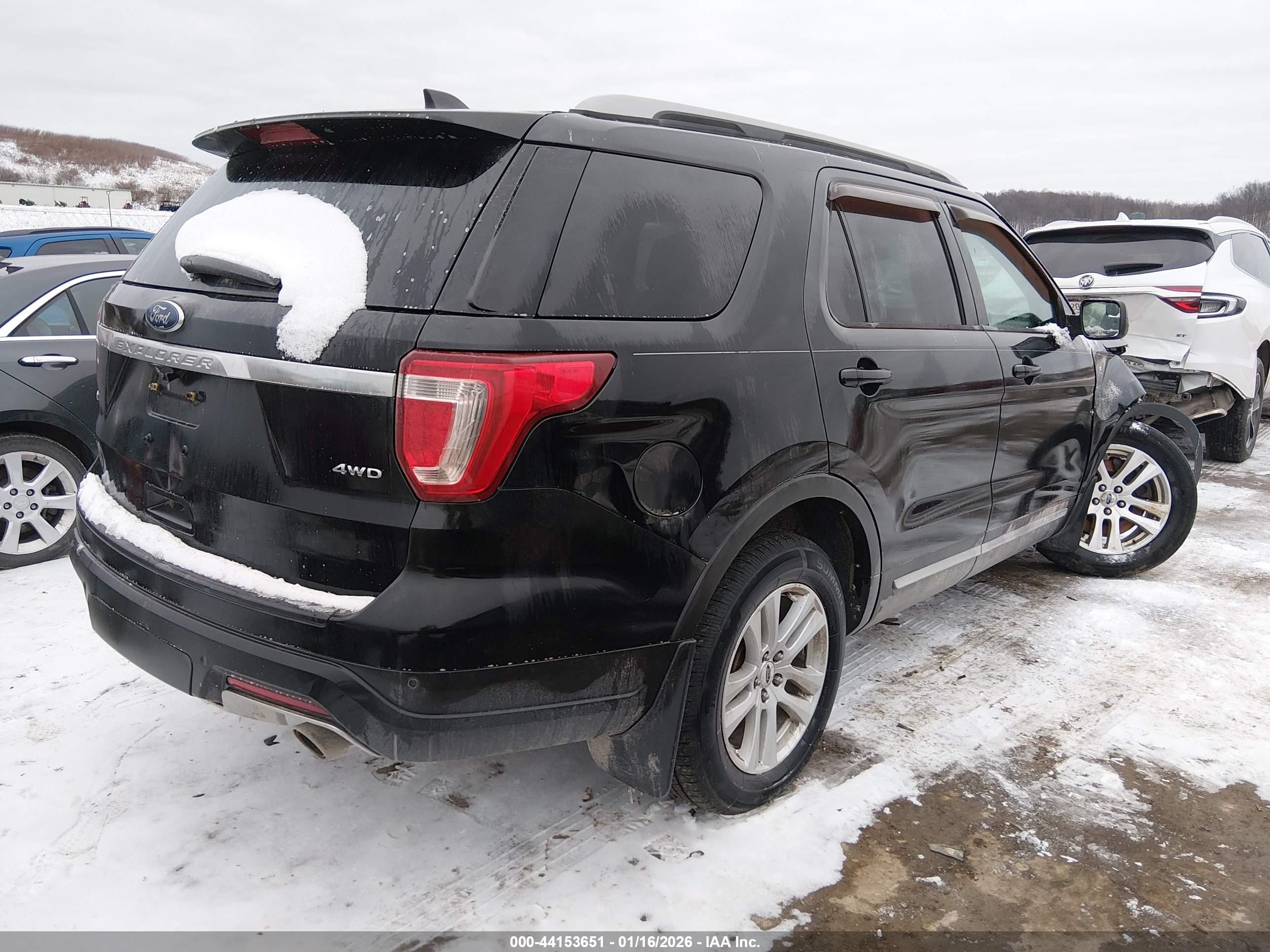 FORD EXPLORER image 4
