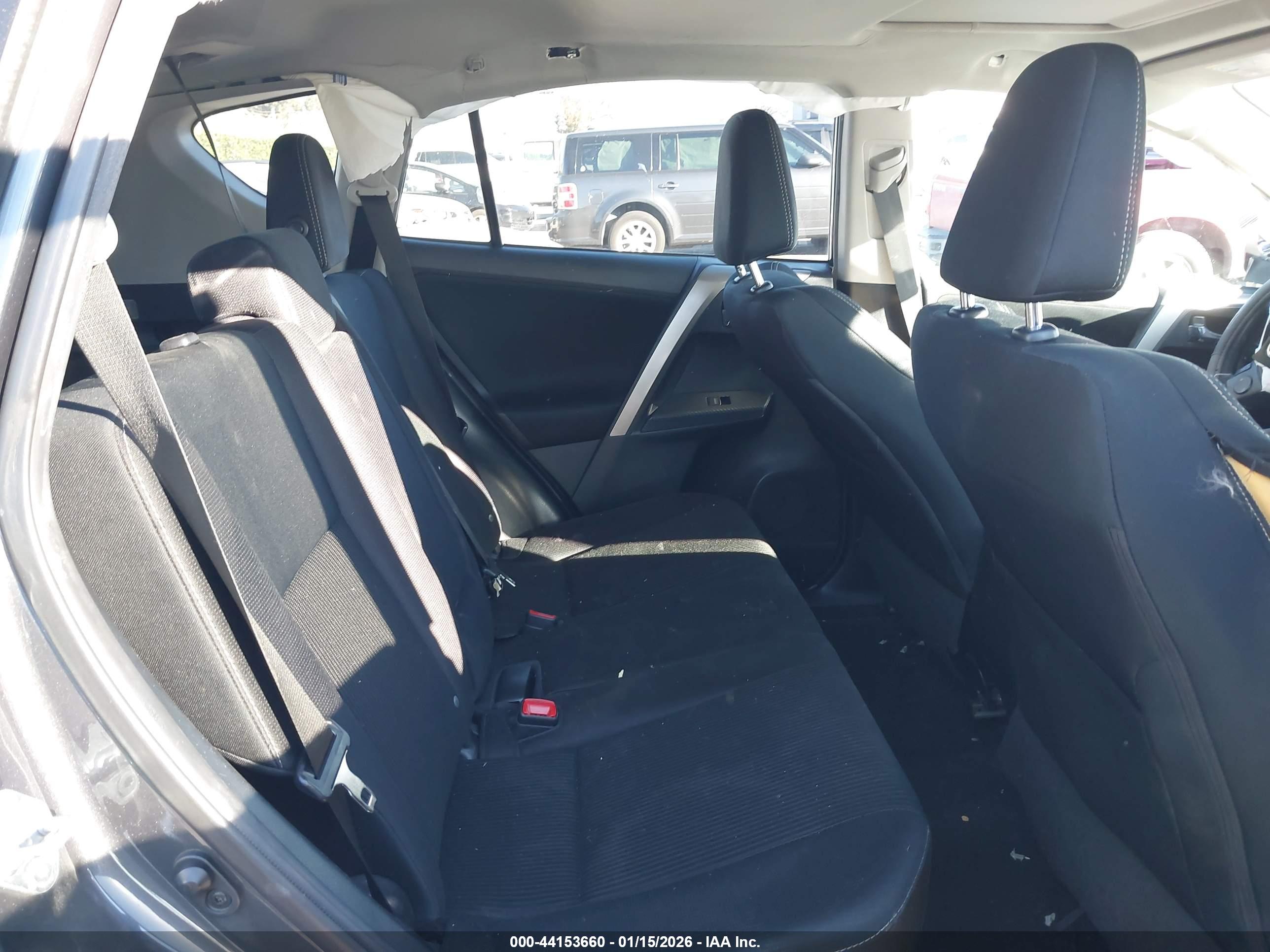 TOYOTA RAV4 image 8