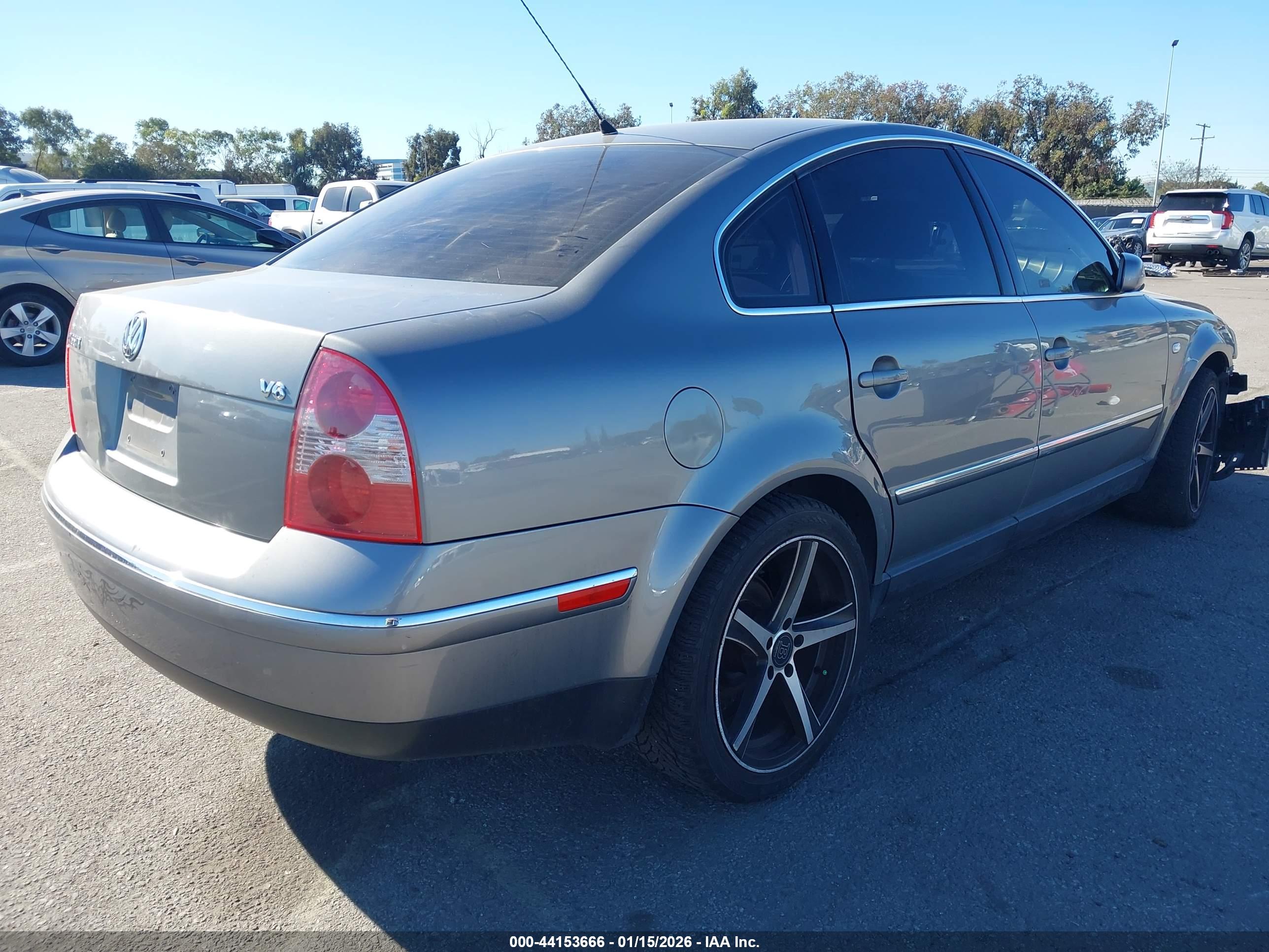 VOLKSWAGEN PASSAT image 4