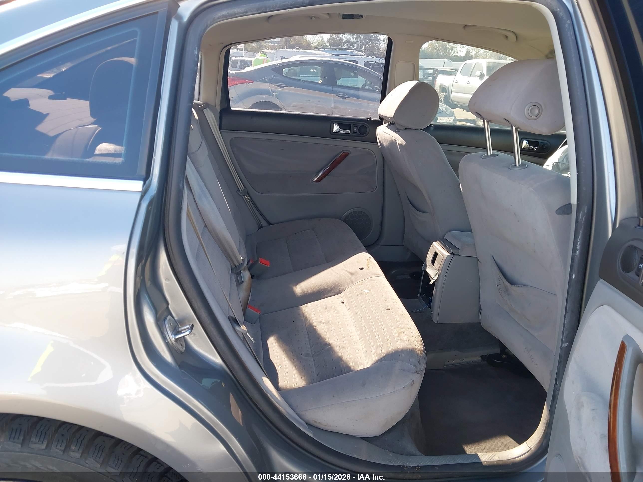VOLKSWAGEN PASSAT image 8