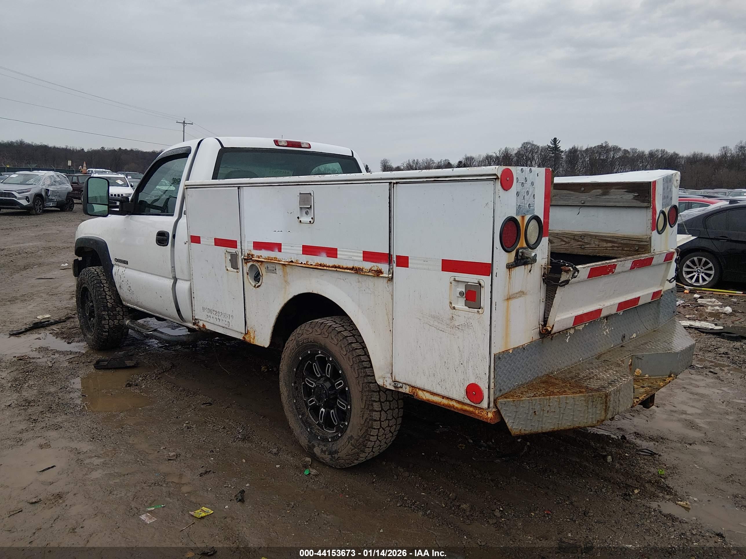 CHEVROLET SILVERADO image 3