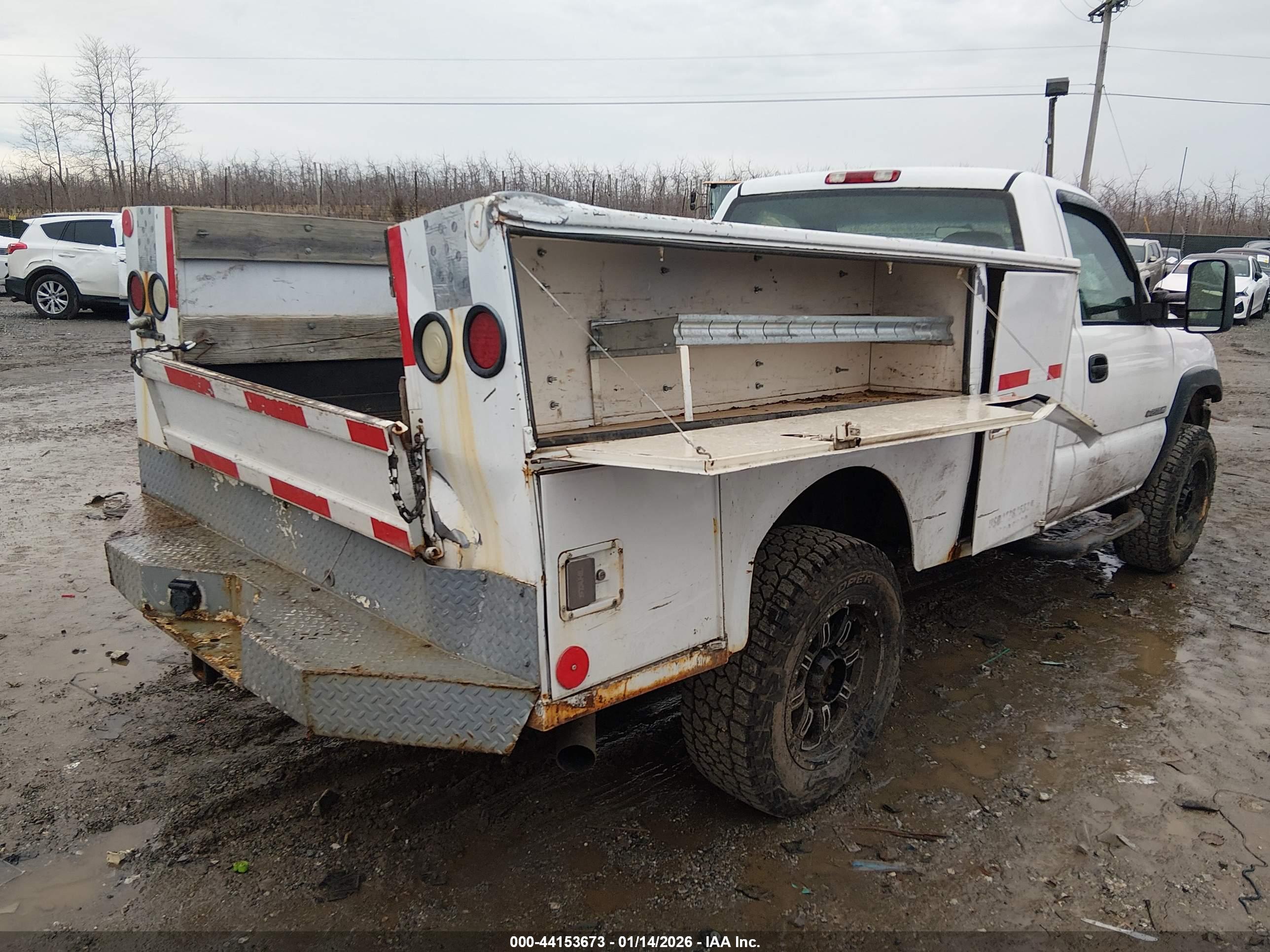 CHEVROLET SILVERADO image 4