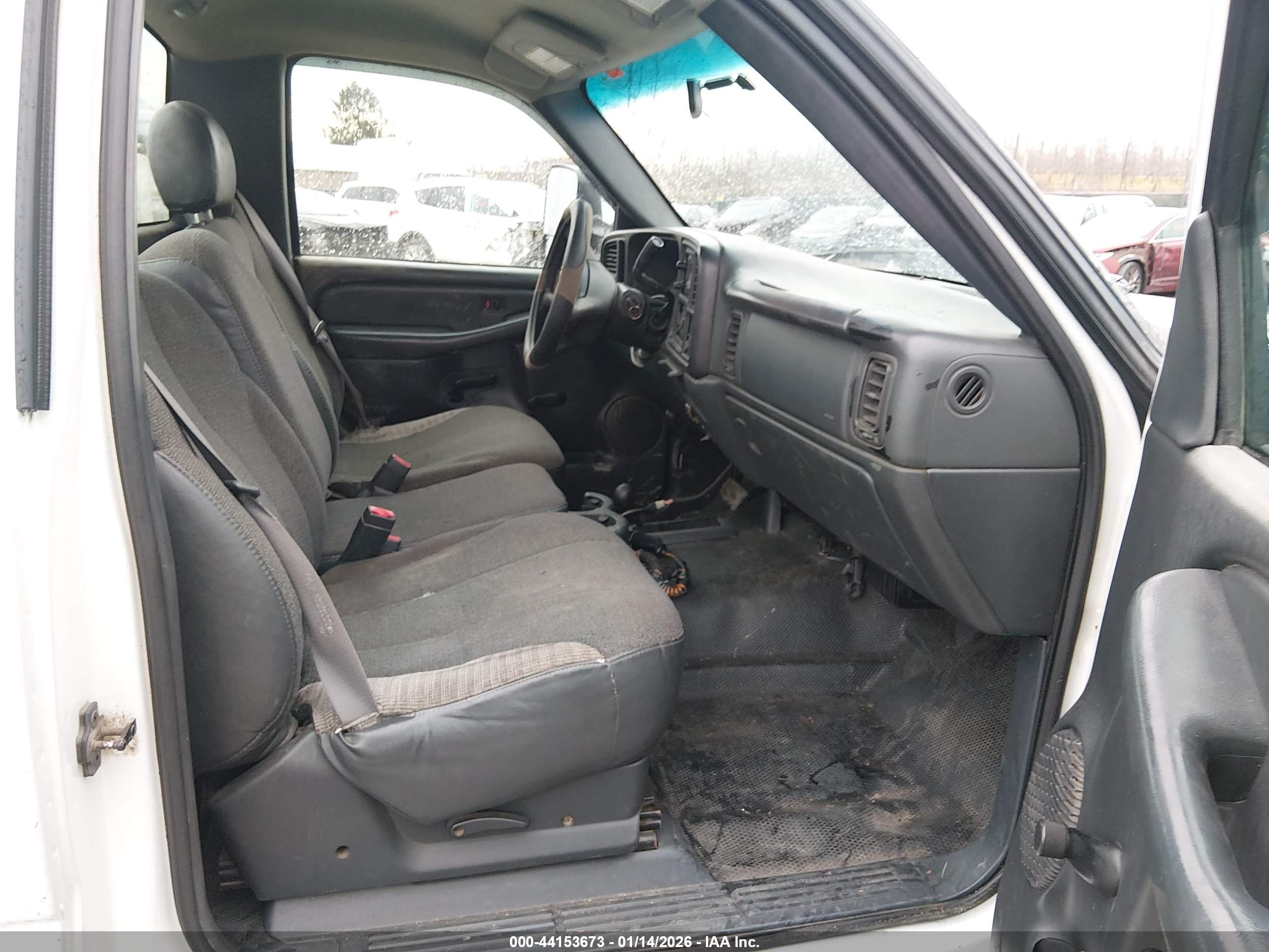 CHEVROLET SILVERADO image 5