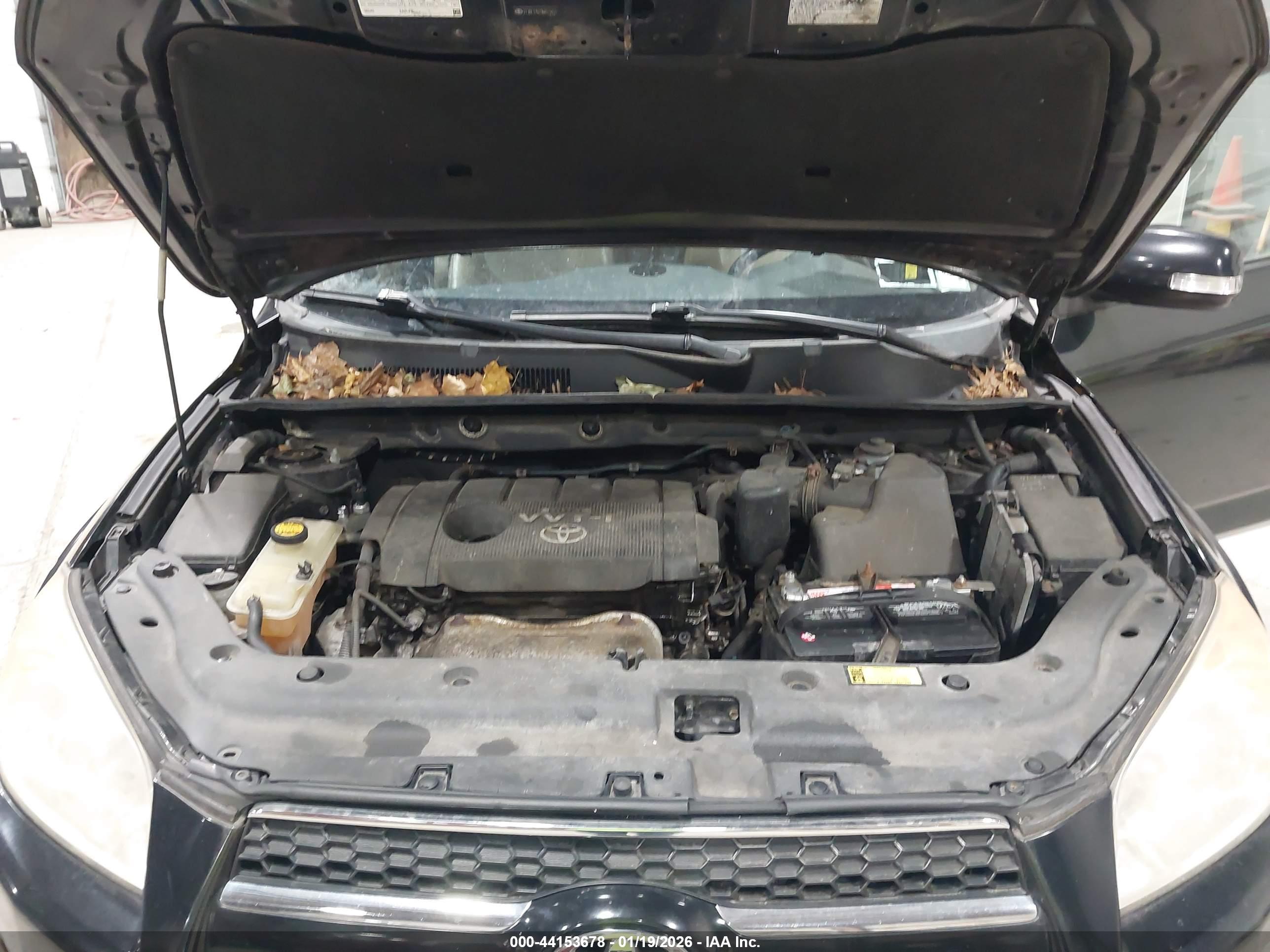 TOYOTA RAV4 image 10