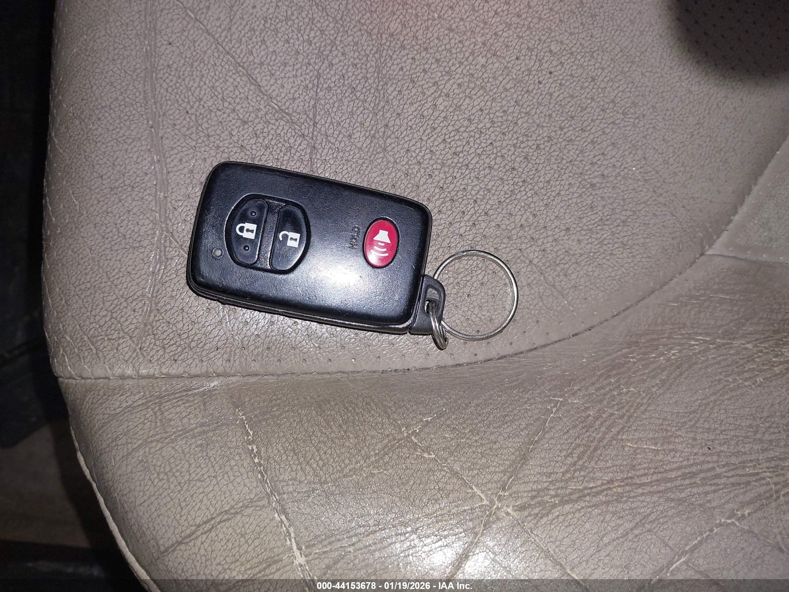 TOYOTA RAV4 image 11