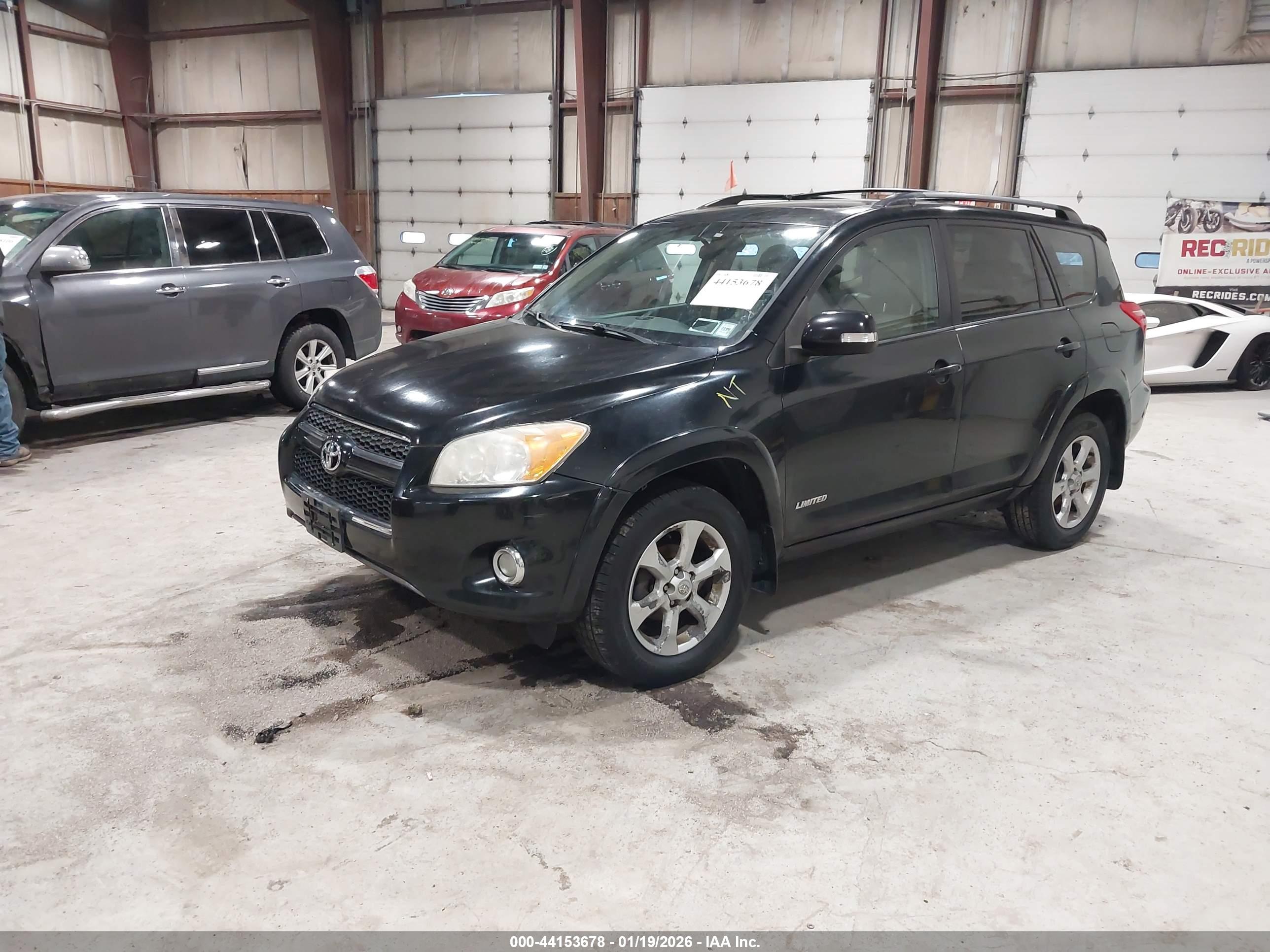 TOYOTA RAV4 image 2
