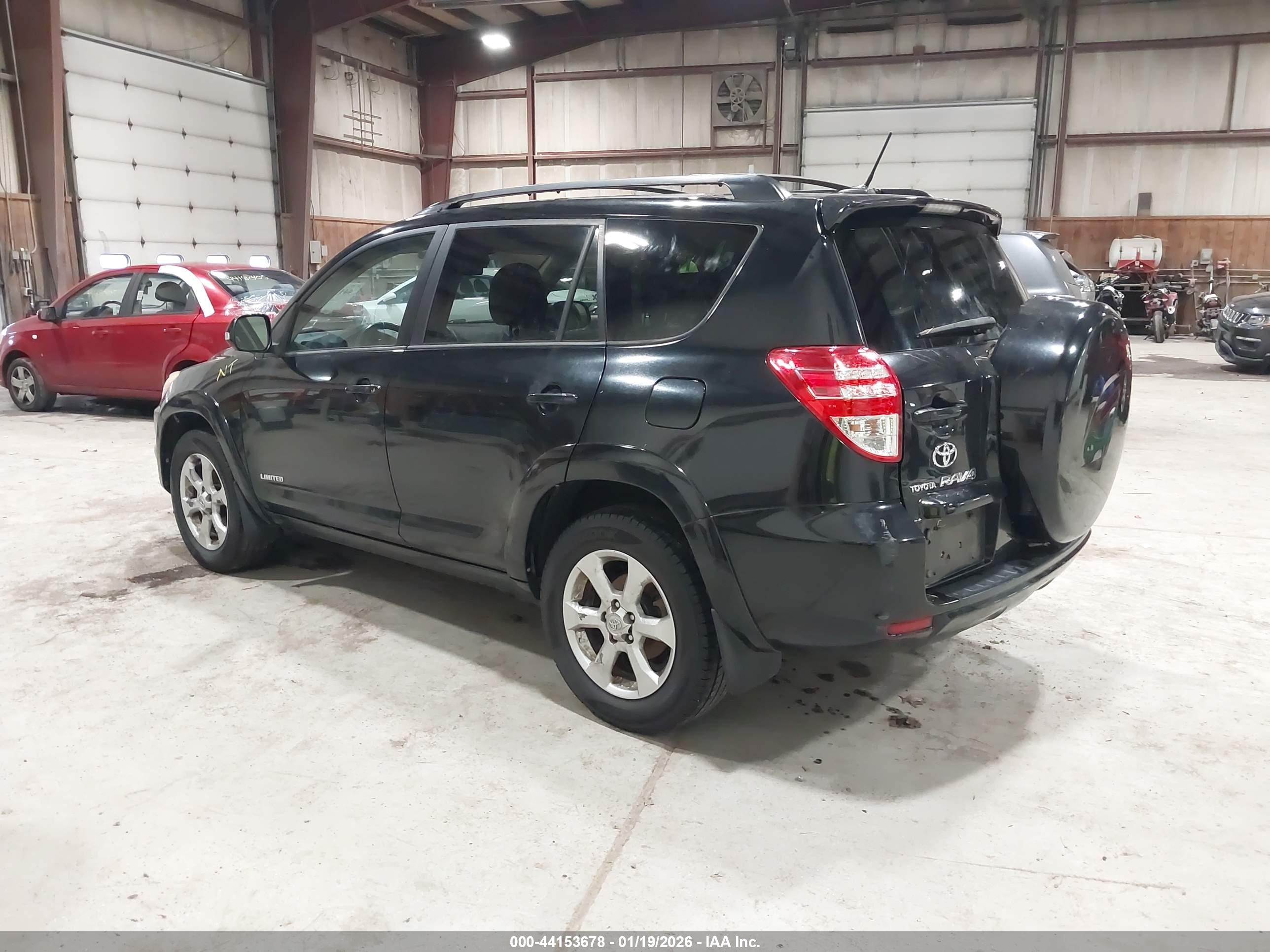 TOYOTA RAV4 image 3