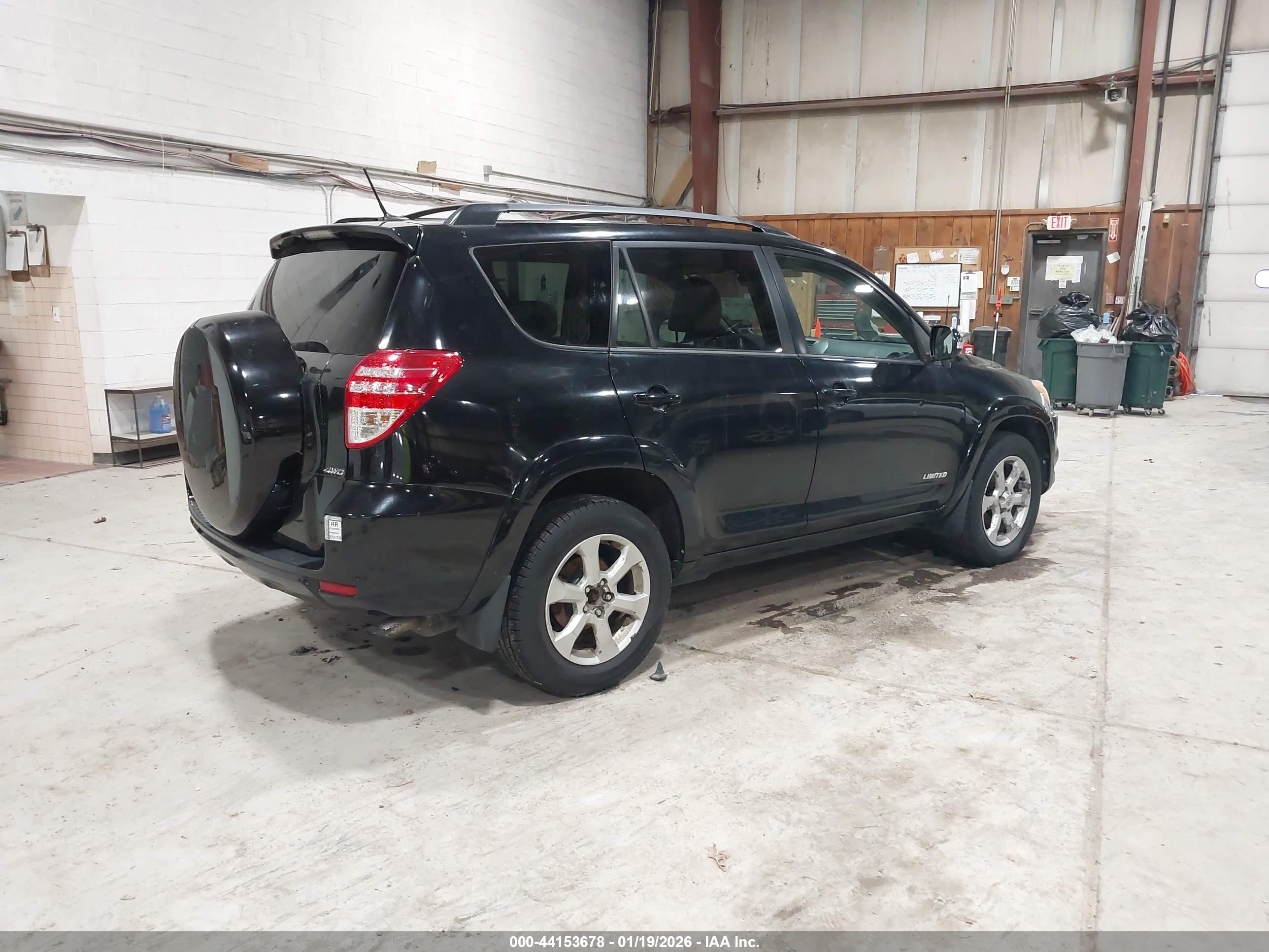 TOYOTA RAV4 image 4