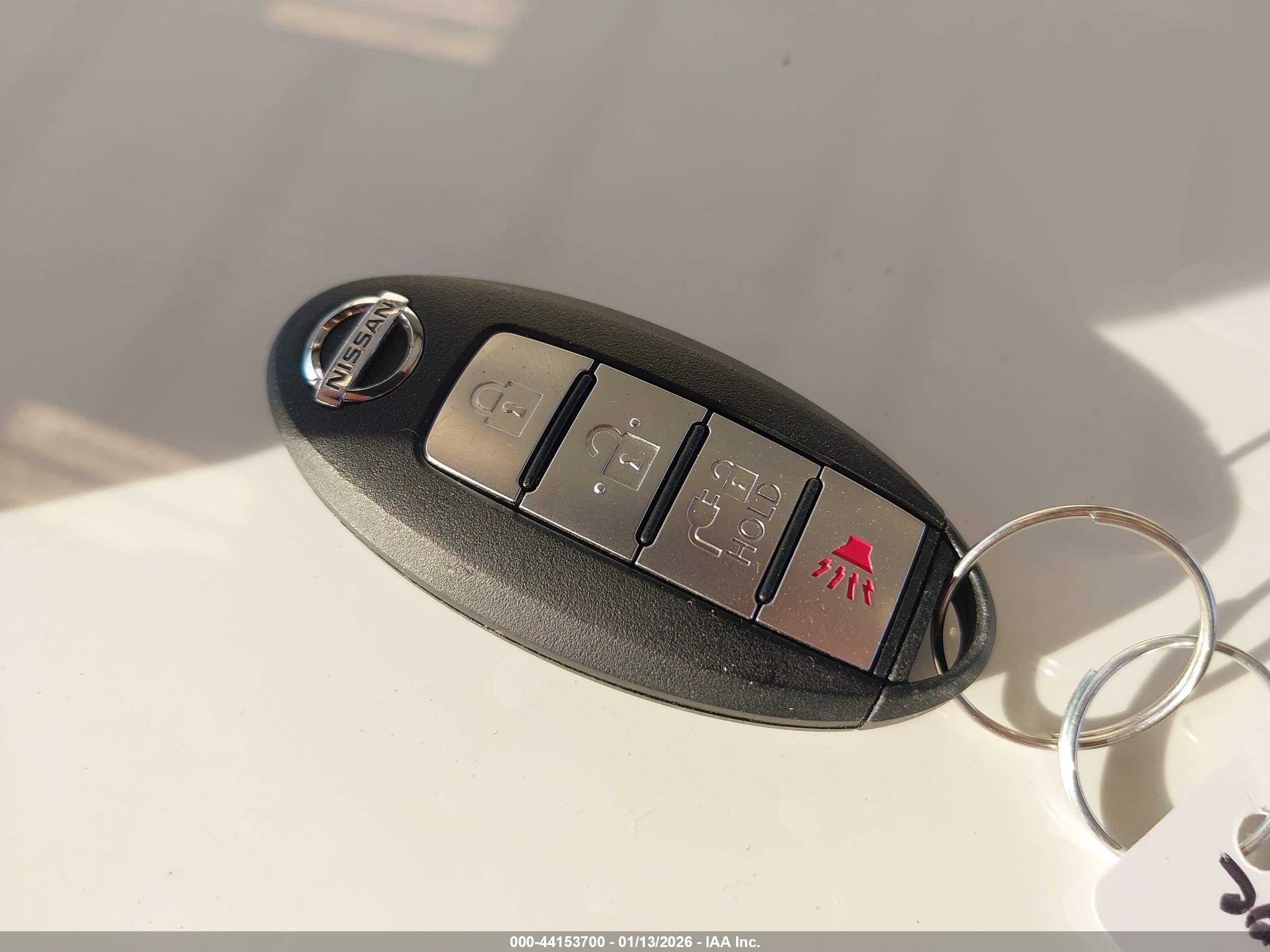 NISSAN LEAF image 11