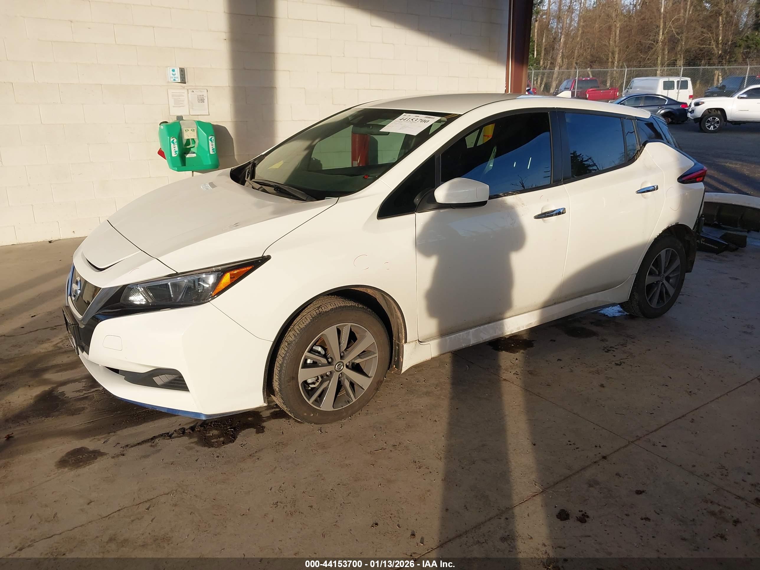 NISSAN LEAF image 2