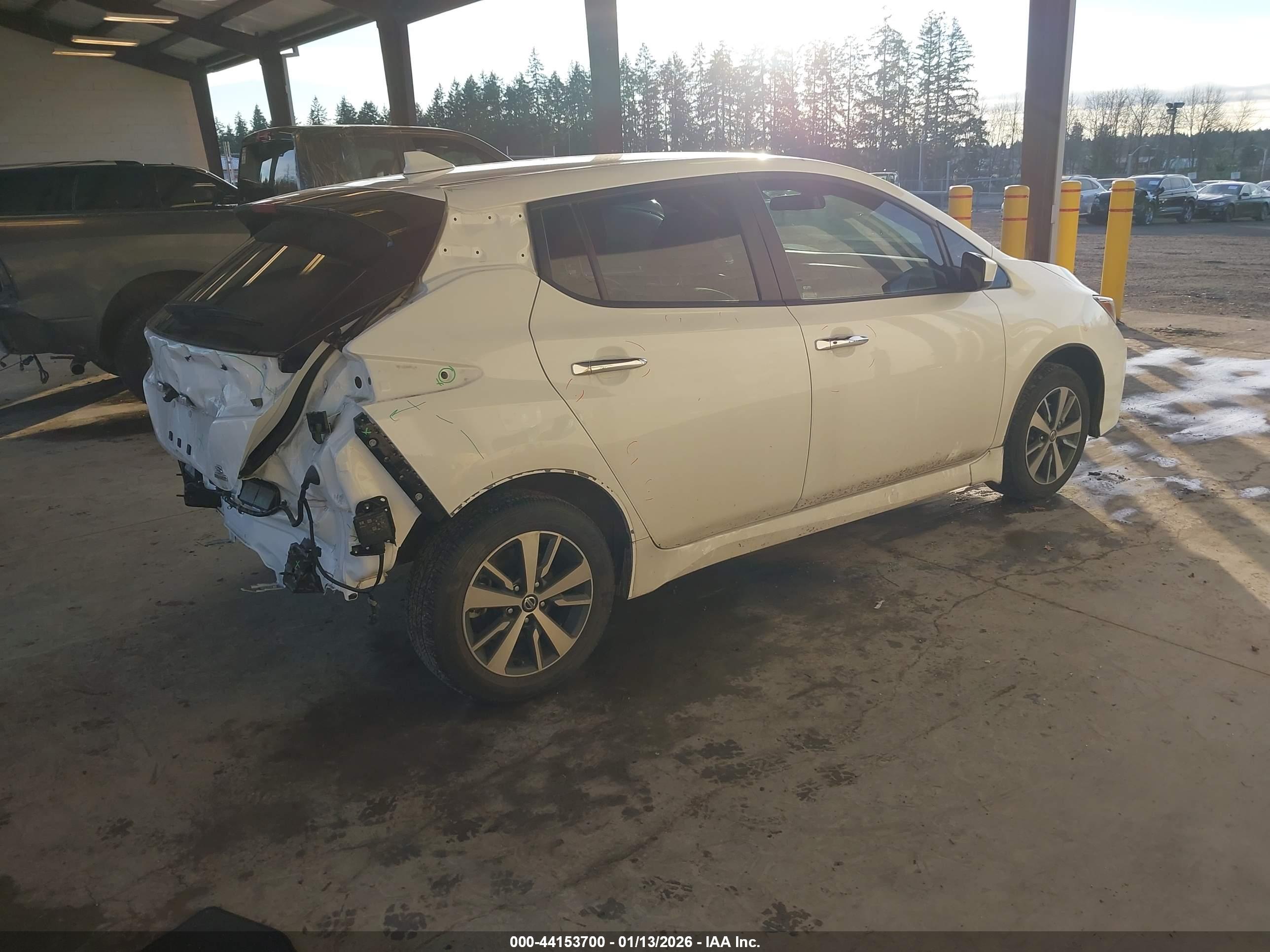 NISSAN LEAF image 4