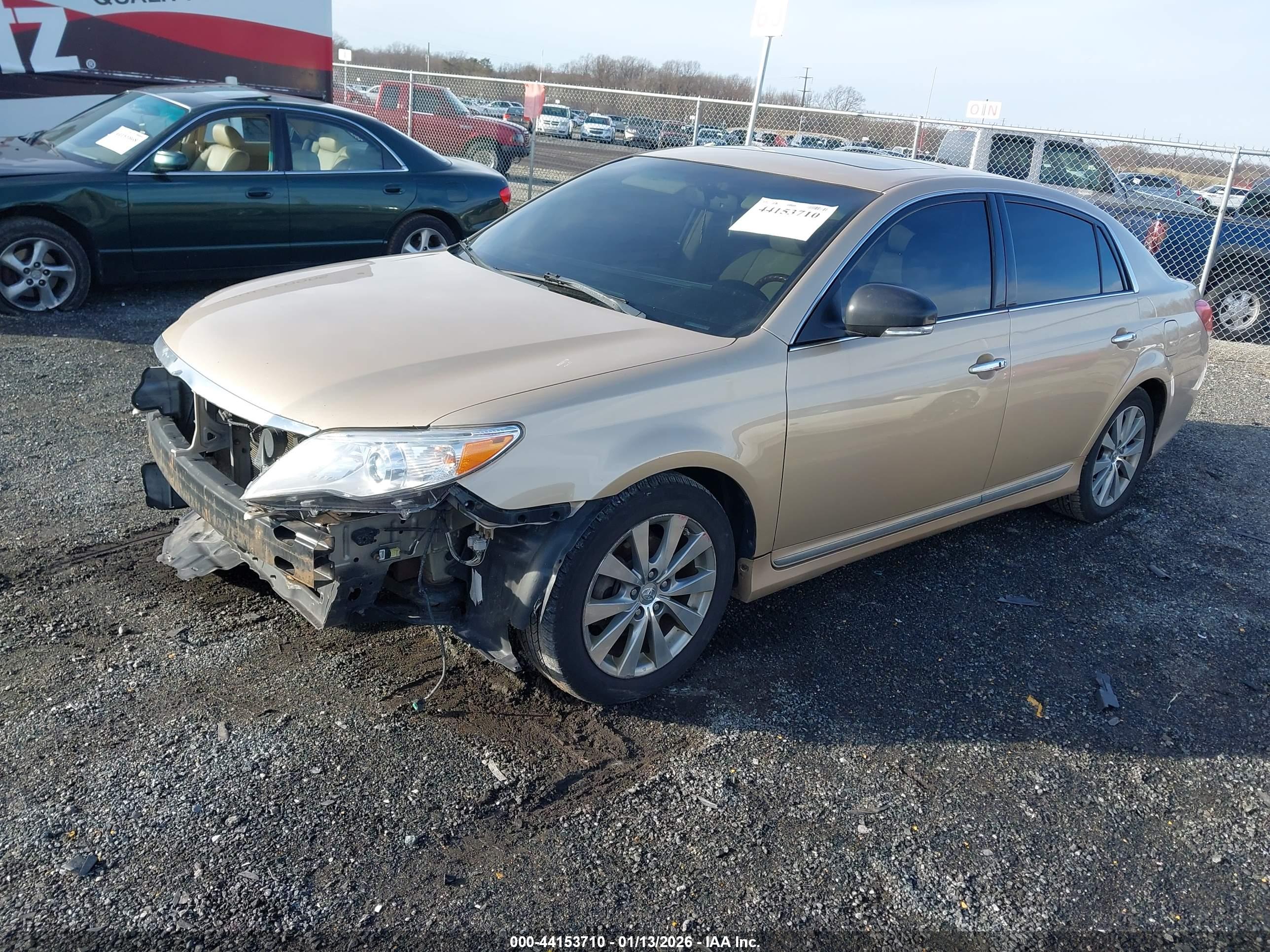 TOYOTA AVALON image 2