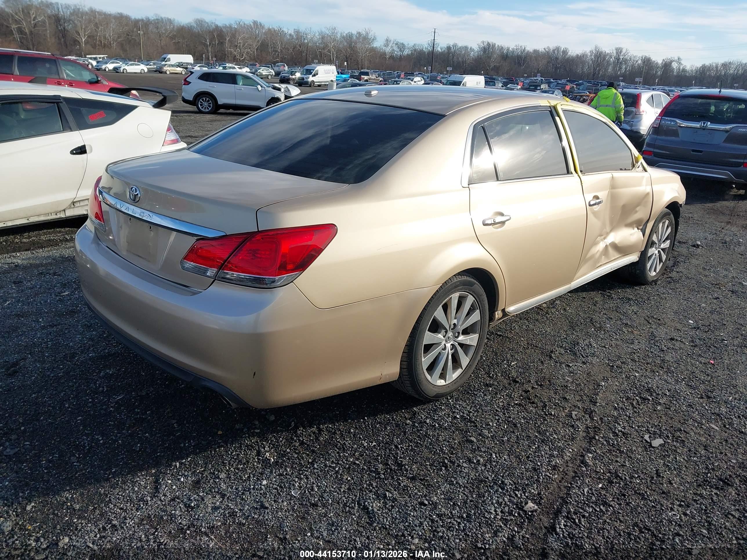 TOYOTA AVALON image 4
