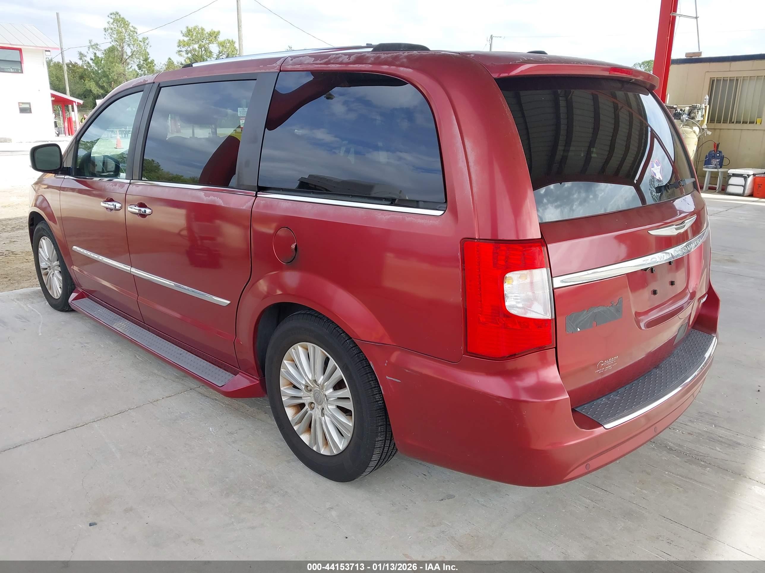 CHRYSLER TOWN image 3