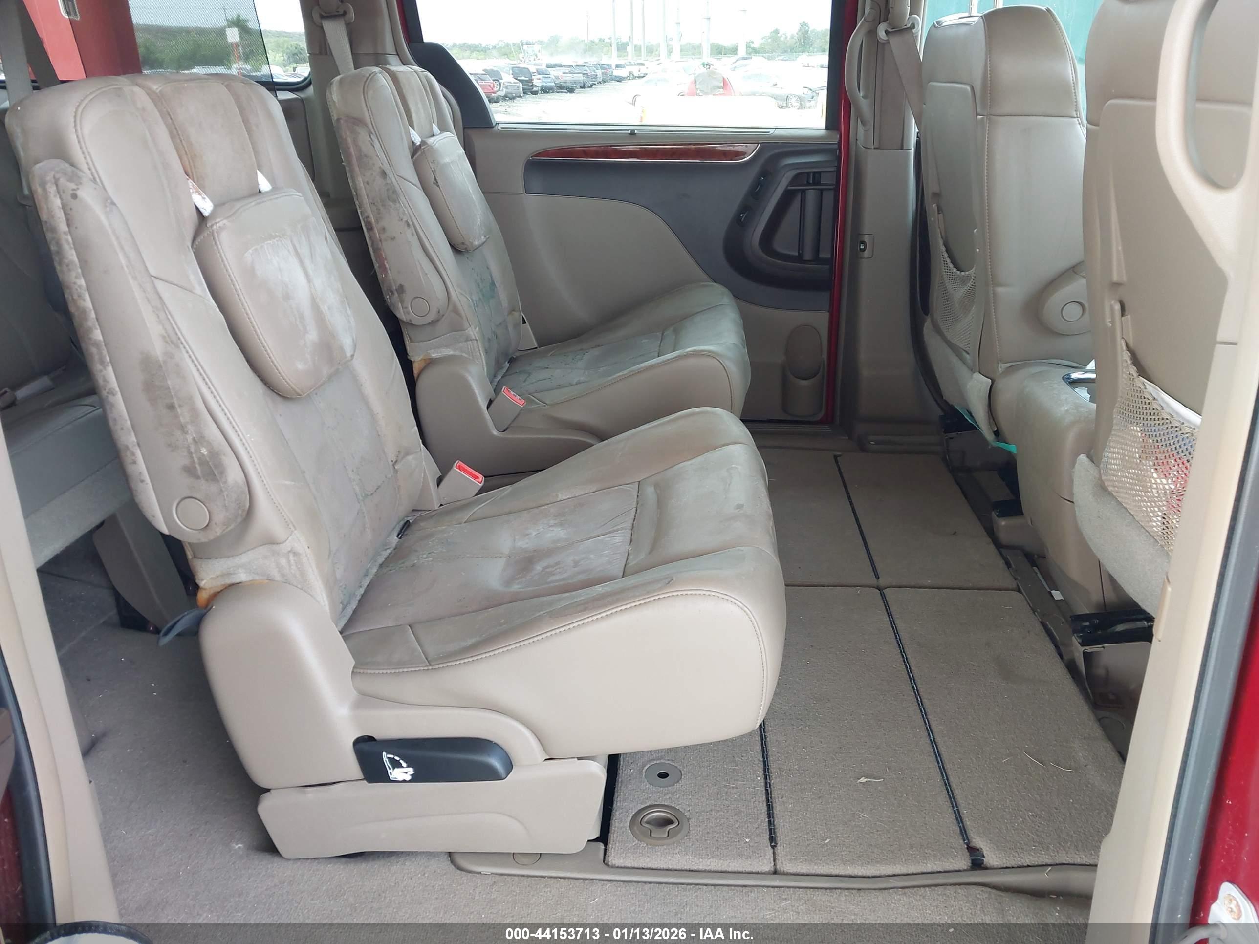 CHRYSLER TOWN image 8
