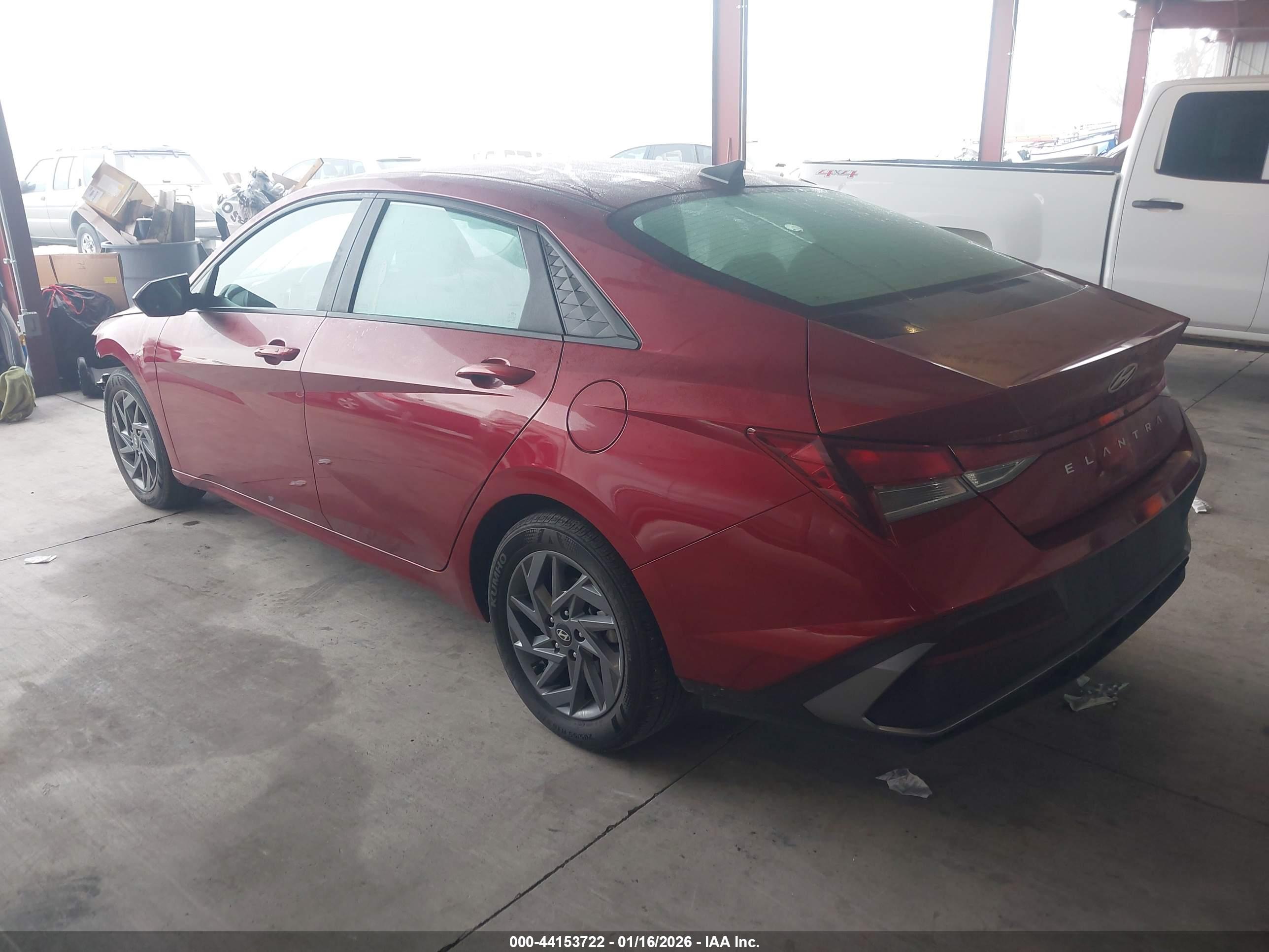 HYUNDAI ELANTRA image 3