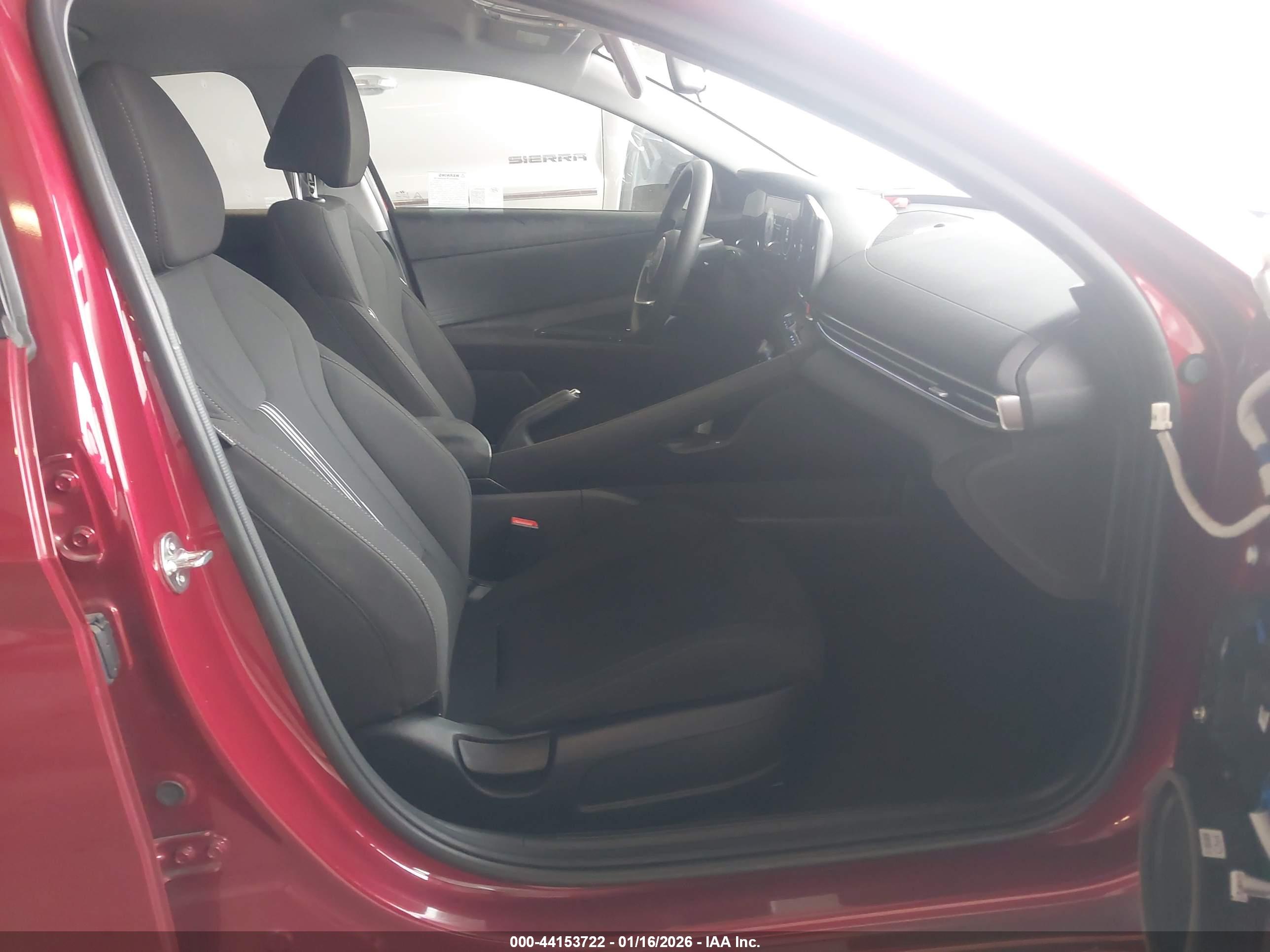HYUNDAI ELANTRA image 5