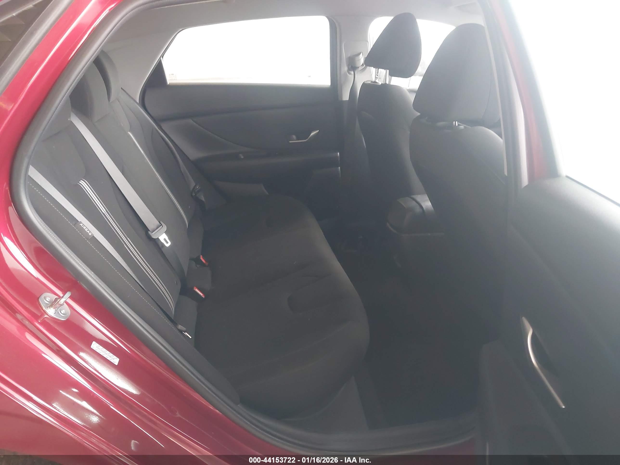 HYUNDAI ELANTRA image 8