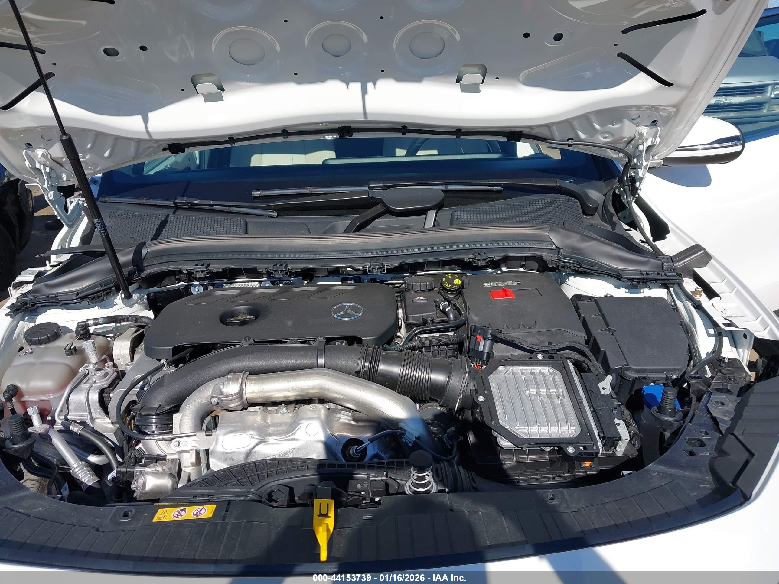 MERCEDES-BENZ GLA image 10