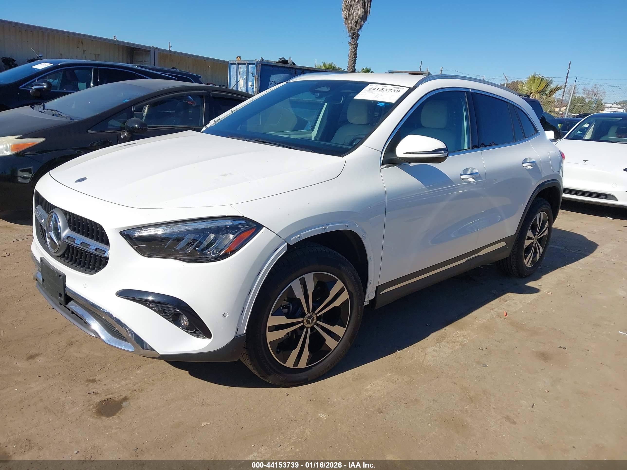 MERCEDES-BENZ GLA image 2