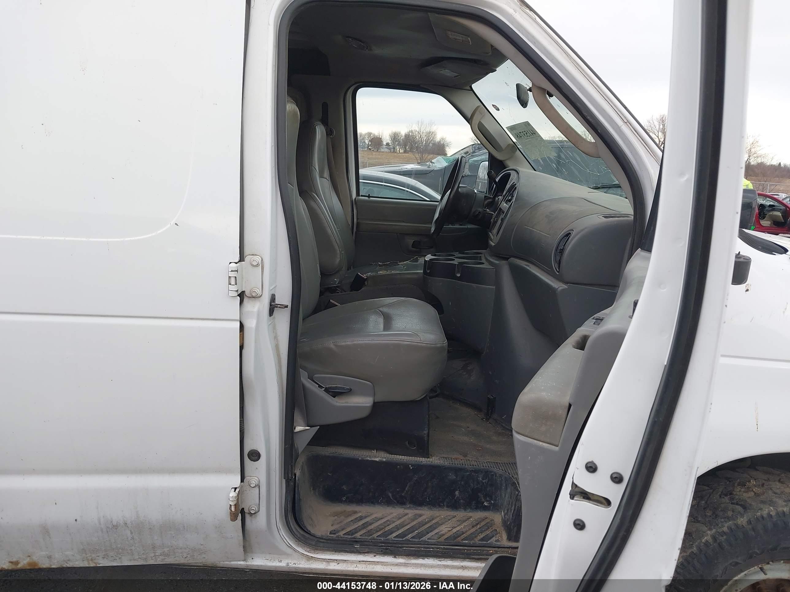 FORD E-150 image 5